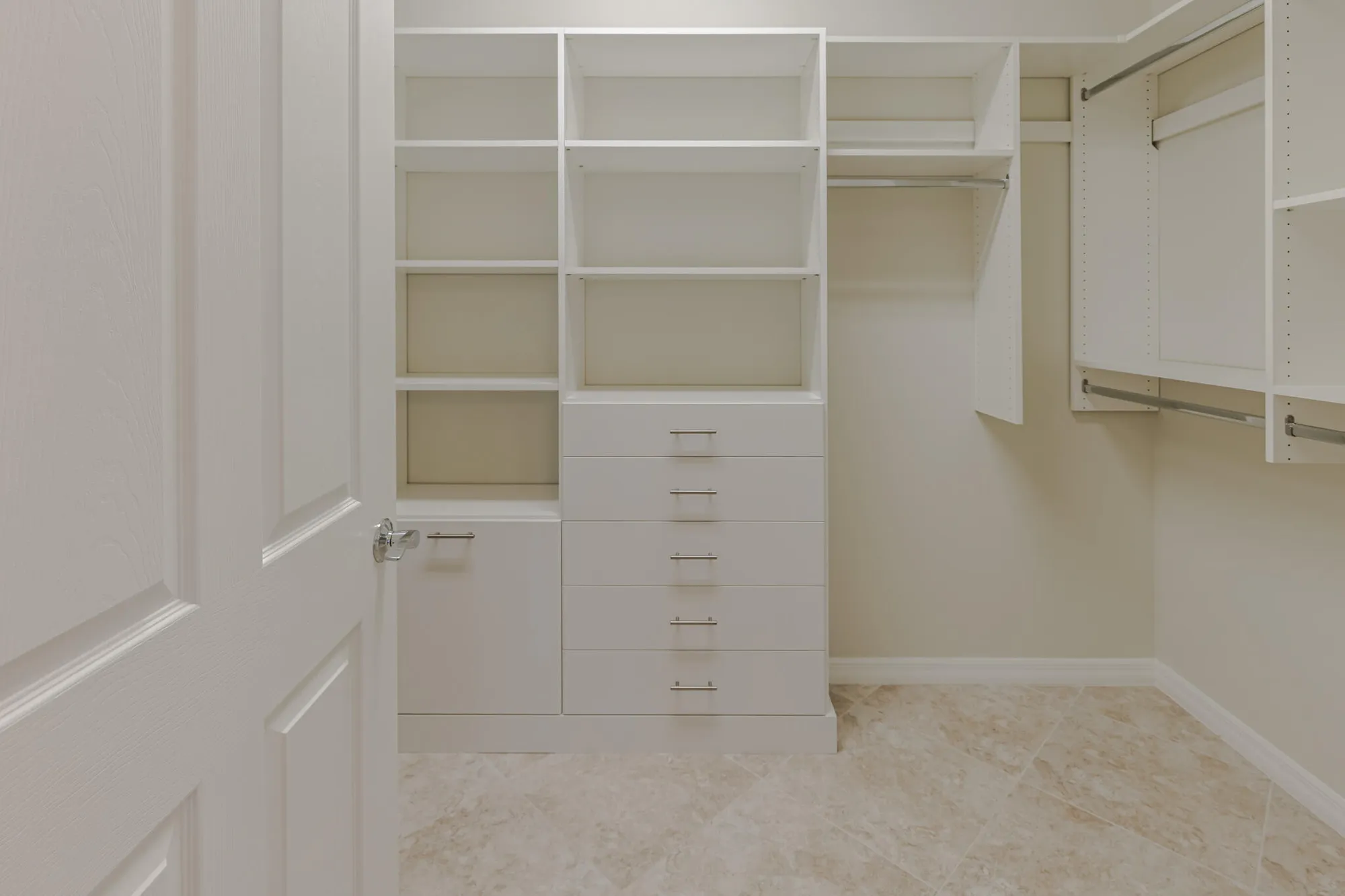 Property Slideshow image 18 of 47 | 649 se monteiro dr, Port Saint Lucie, FL, 34984