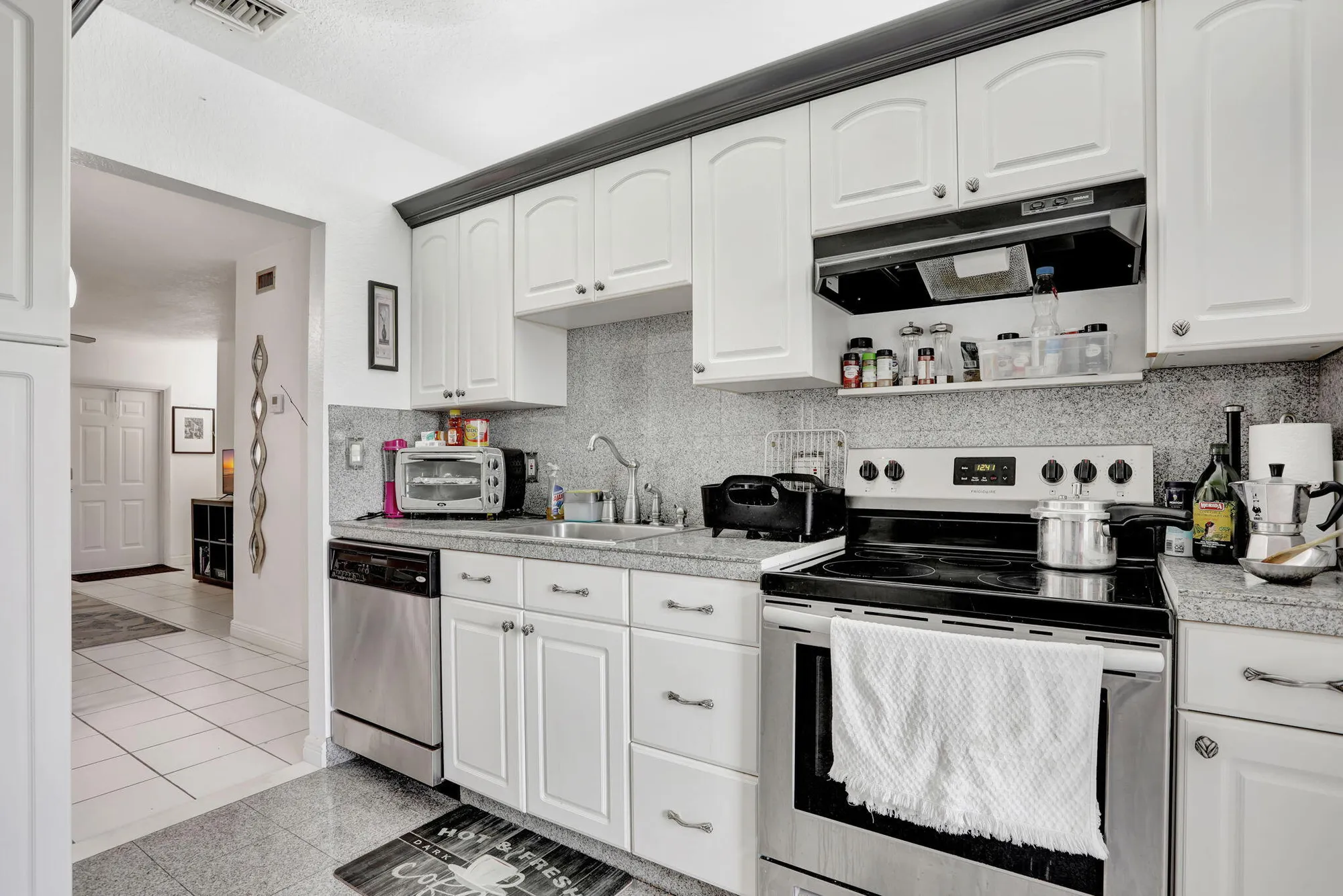Property Slideshow image 13 of 24 | 461 nw 76th ave 205, Margate, FL, 33063