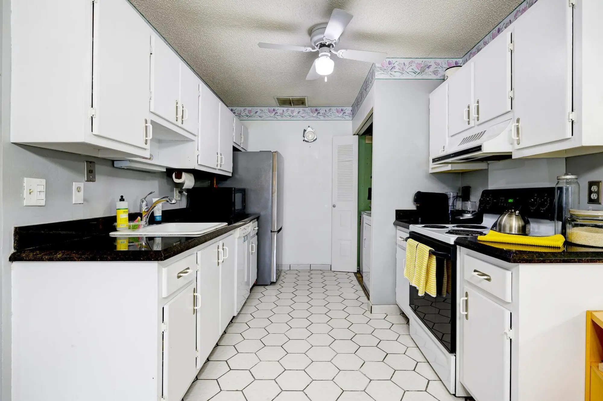 Property Slideshow image 10 of 32 | 5050 campanelli cir, West Palm Beach, FL, 33417