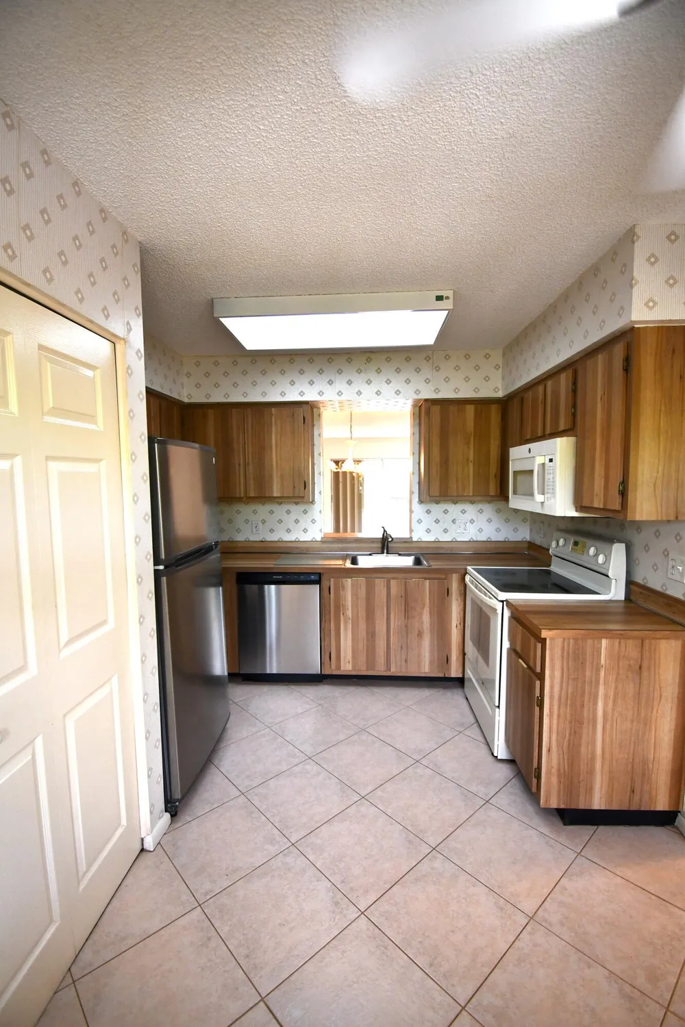 Property Slideshow image 4 of 44 | 14375 strathmore ln 402, Delray Beach, FL, 33446