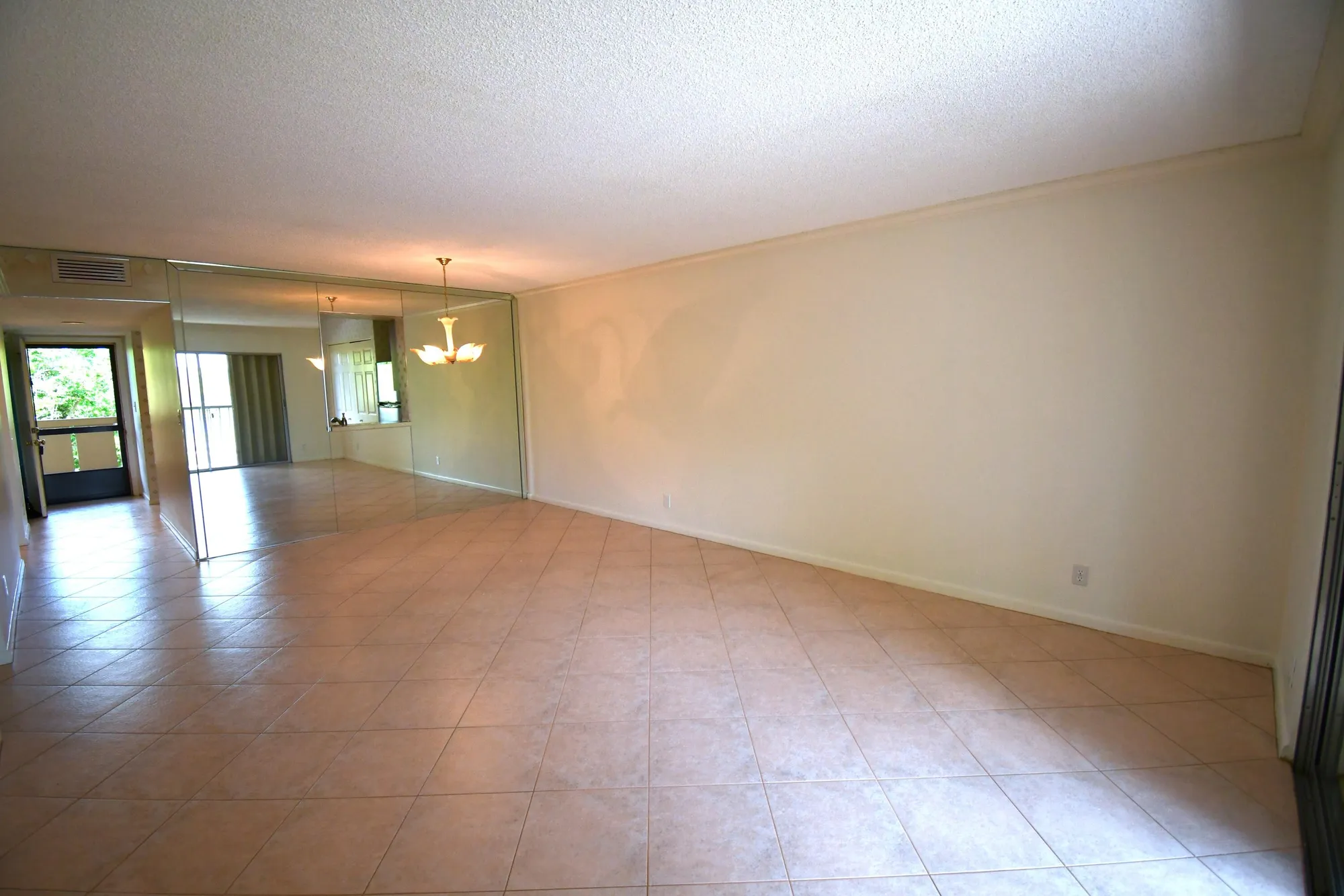 Property Slideshow image 12 of 44 | 14375 strathmore ln 402, Delray Beach, FL, 33446