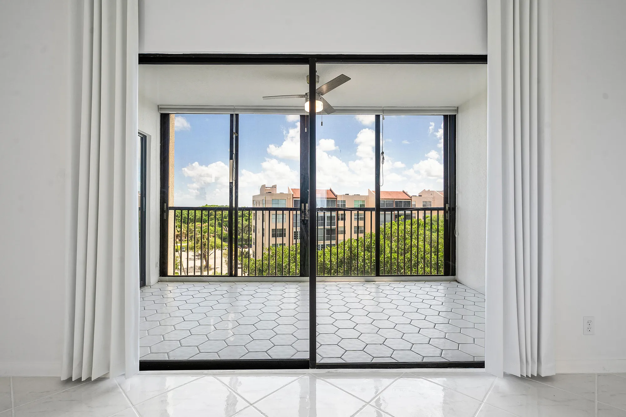 Property Slideshow image 4 of 25 | 14475 strathmore ln 707, Delray Beach, FL, 33446