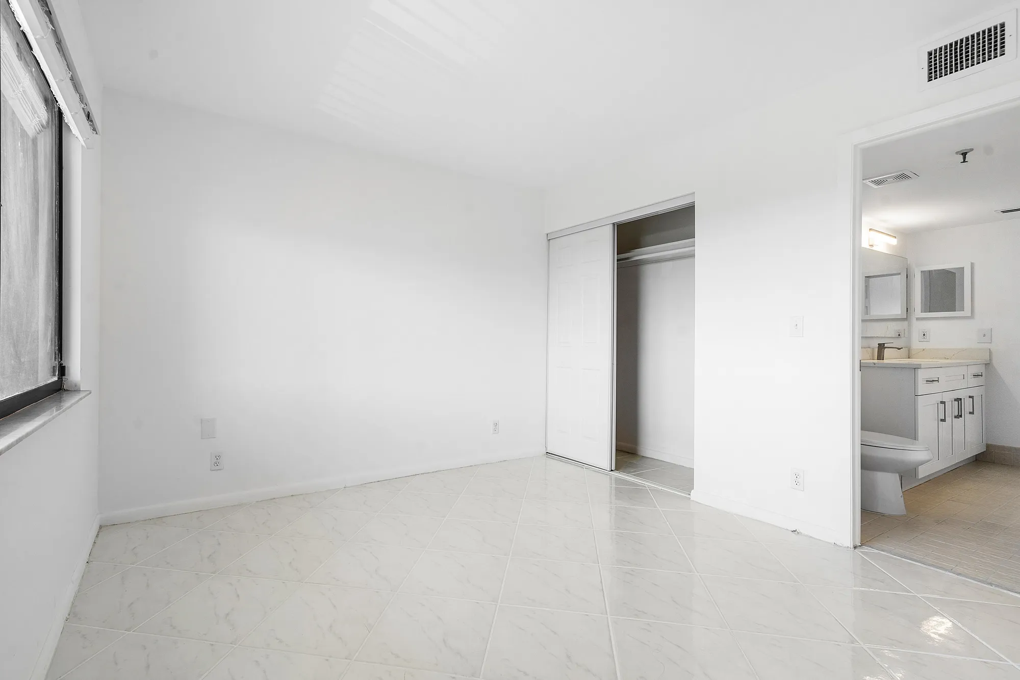 Property Slideshow image 8 of 25 | 14475 strathmore ln 707, Delray Beach, FL, 33446