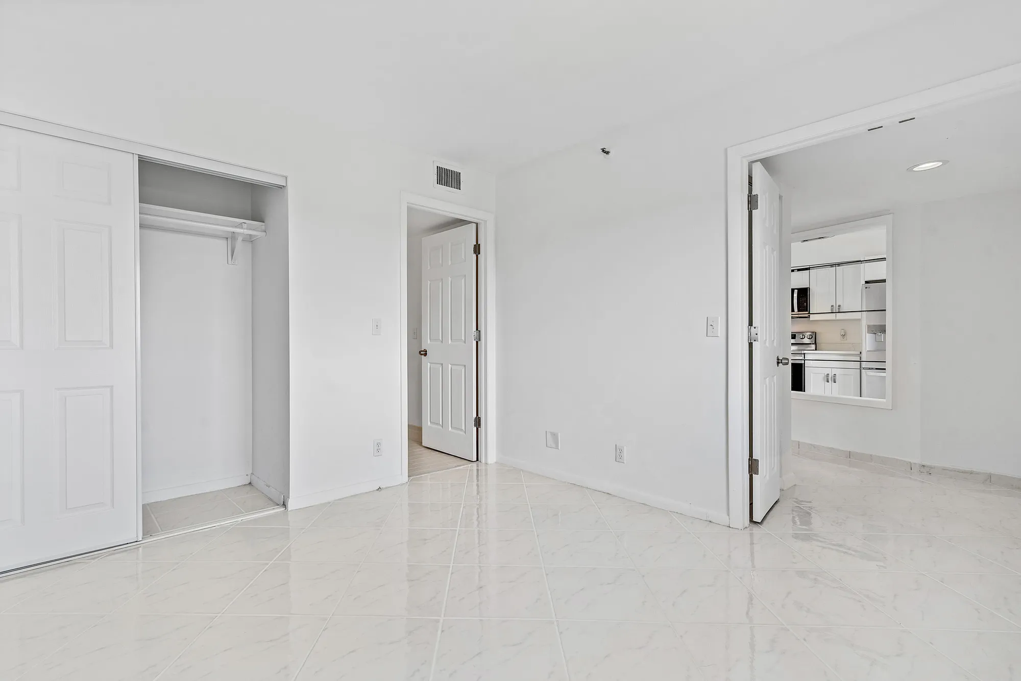 Property Slideshow image 9 of 25 | 14475 strathmore ln 707, Delray Beach, FL, 33446