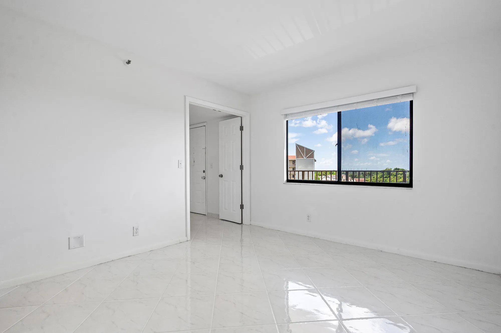 Property Slideshow image 10 of 25 | 14475 strathmore ln 707, Delray Beach, FL, 33446