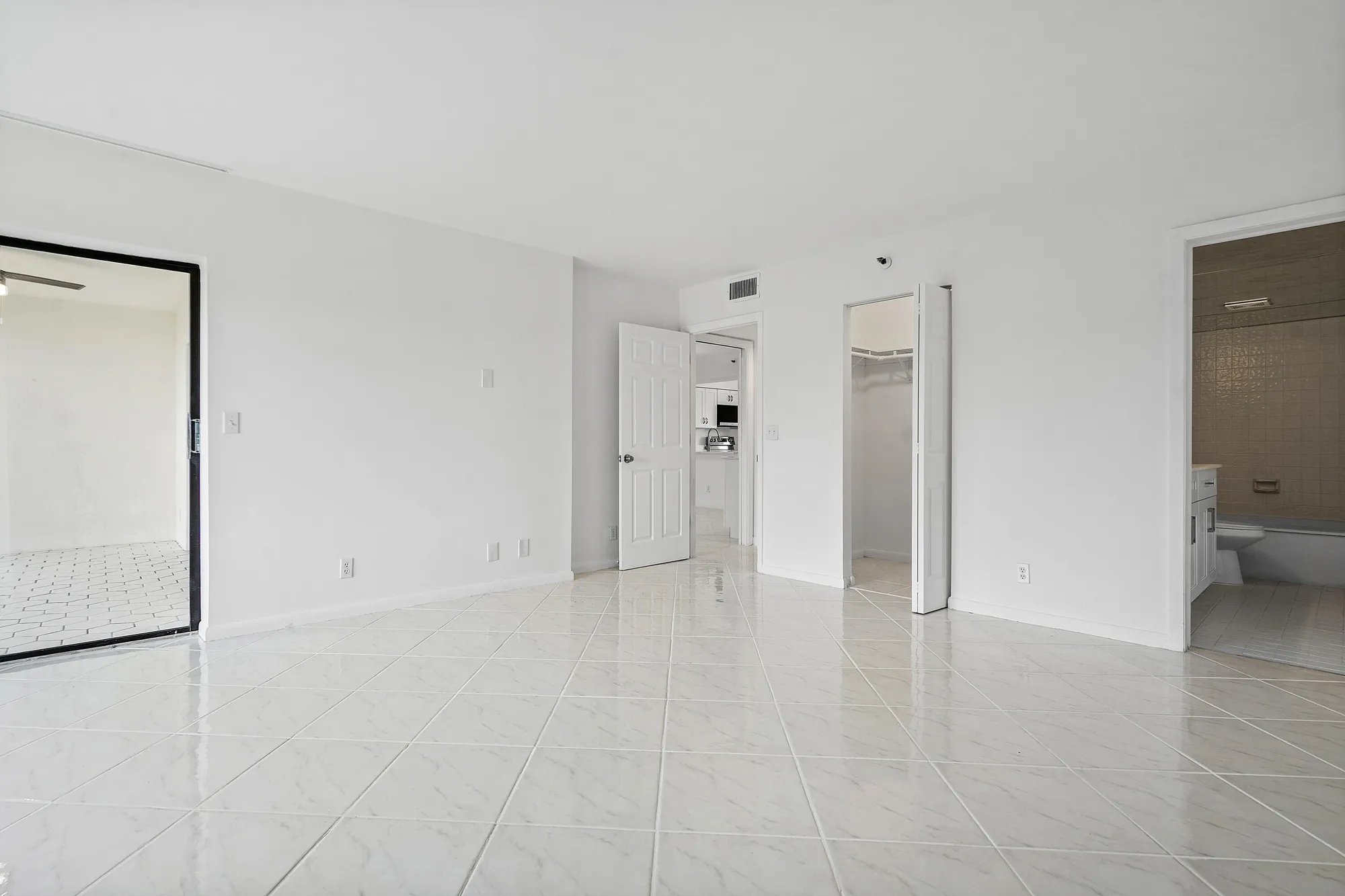 Property Slideshow image 16 of 25 | 14475 strathmore ln 707, Delray Beach, FL, 33446