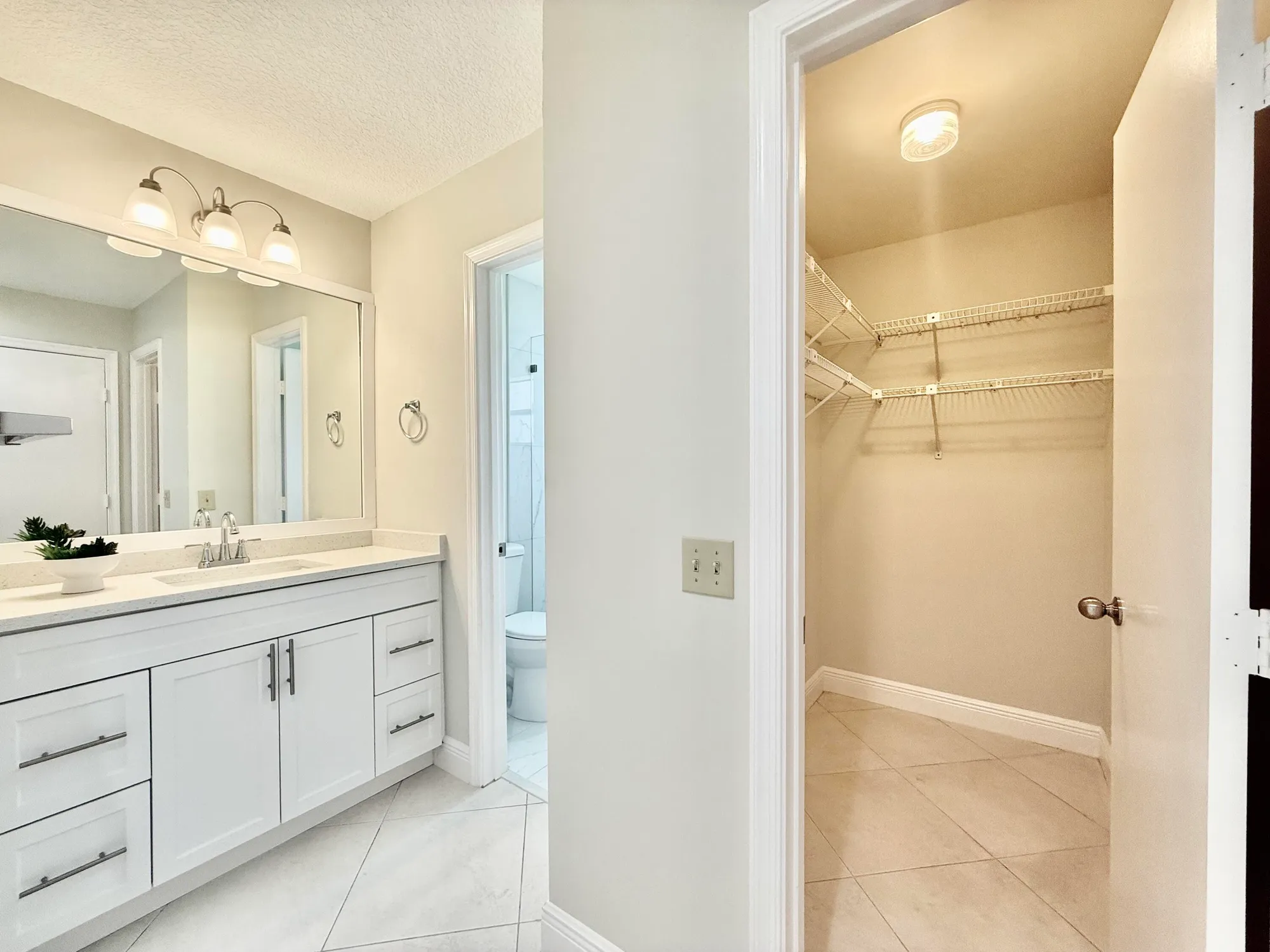 Property Slideshow image 6 of 11 | 9890 pecan tree dr b, Boynton Beach, FL, 33436