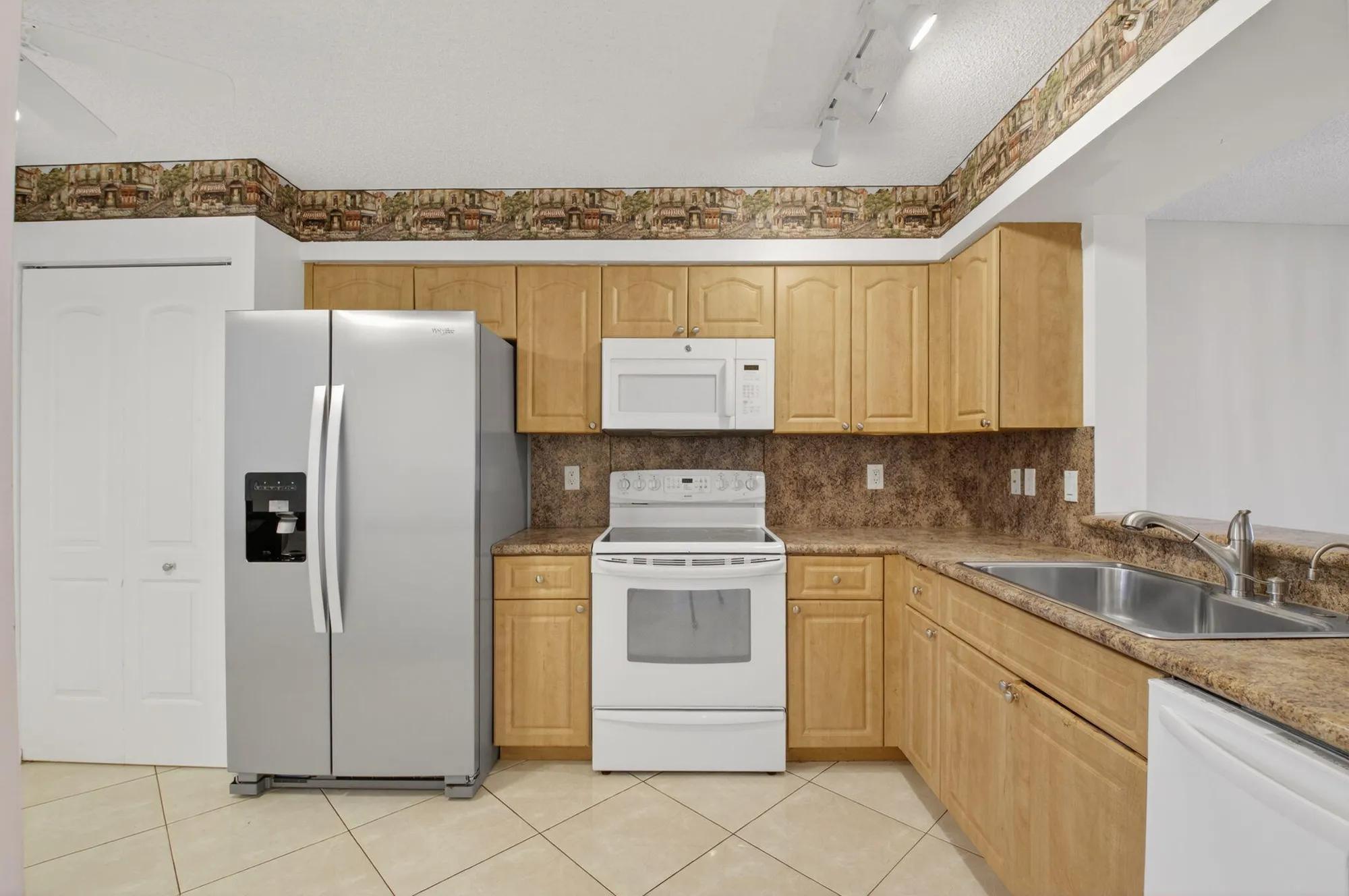 Property Slideshow image 9 of 74 | 6112 huntwick ter 106, Delray Beach, FL, 33484