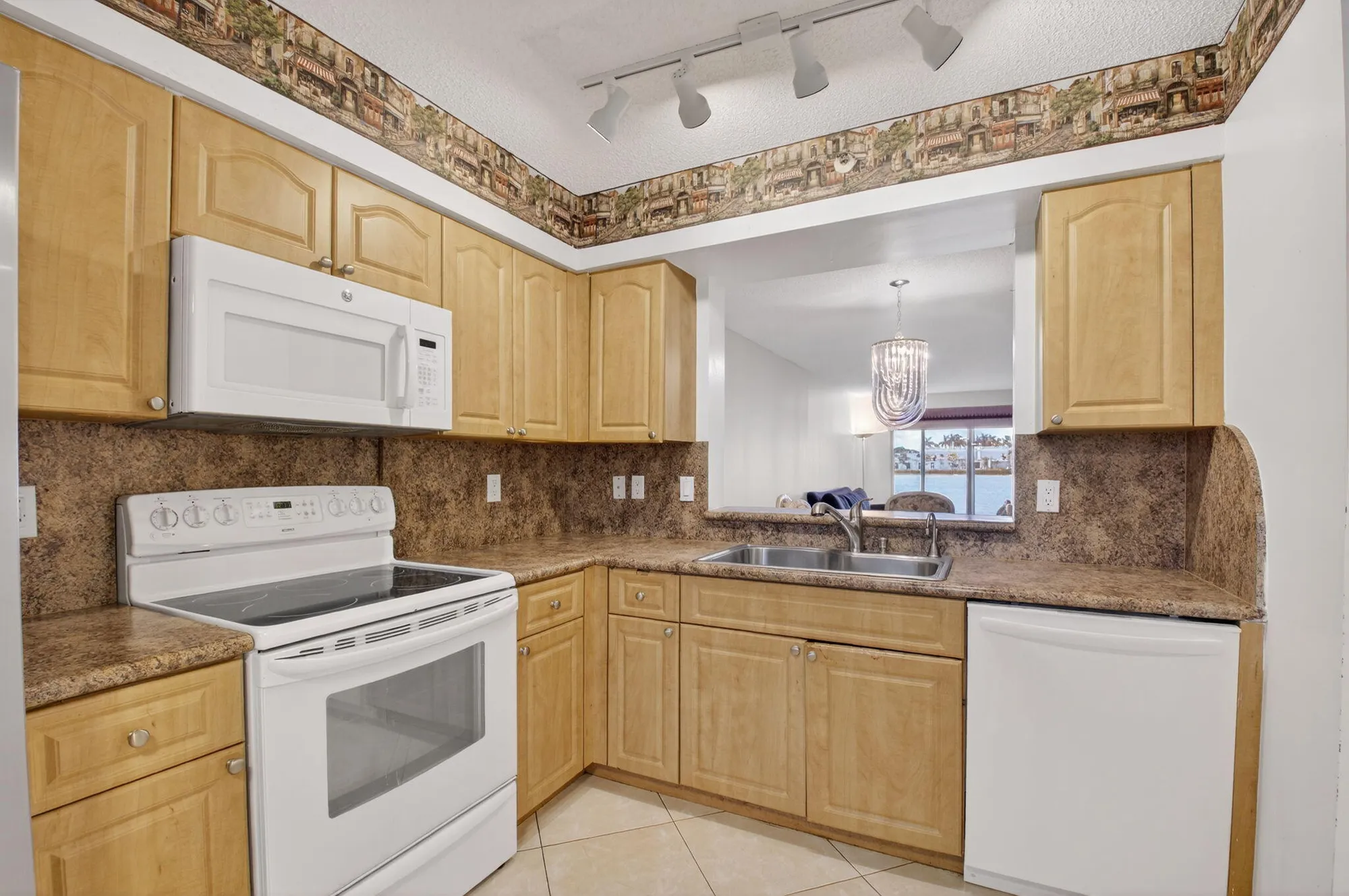 Property Slideshow image 11 of 74 | 6112 huntwick ter 106, Delray Beach, FL, 33484