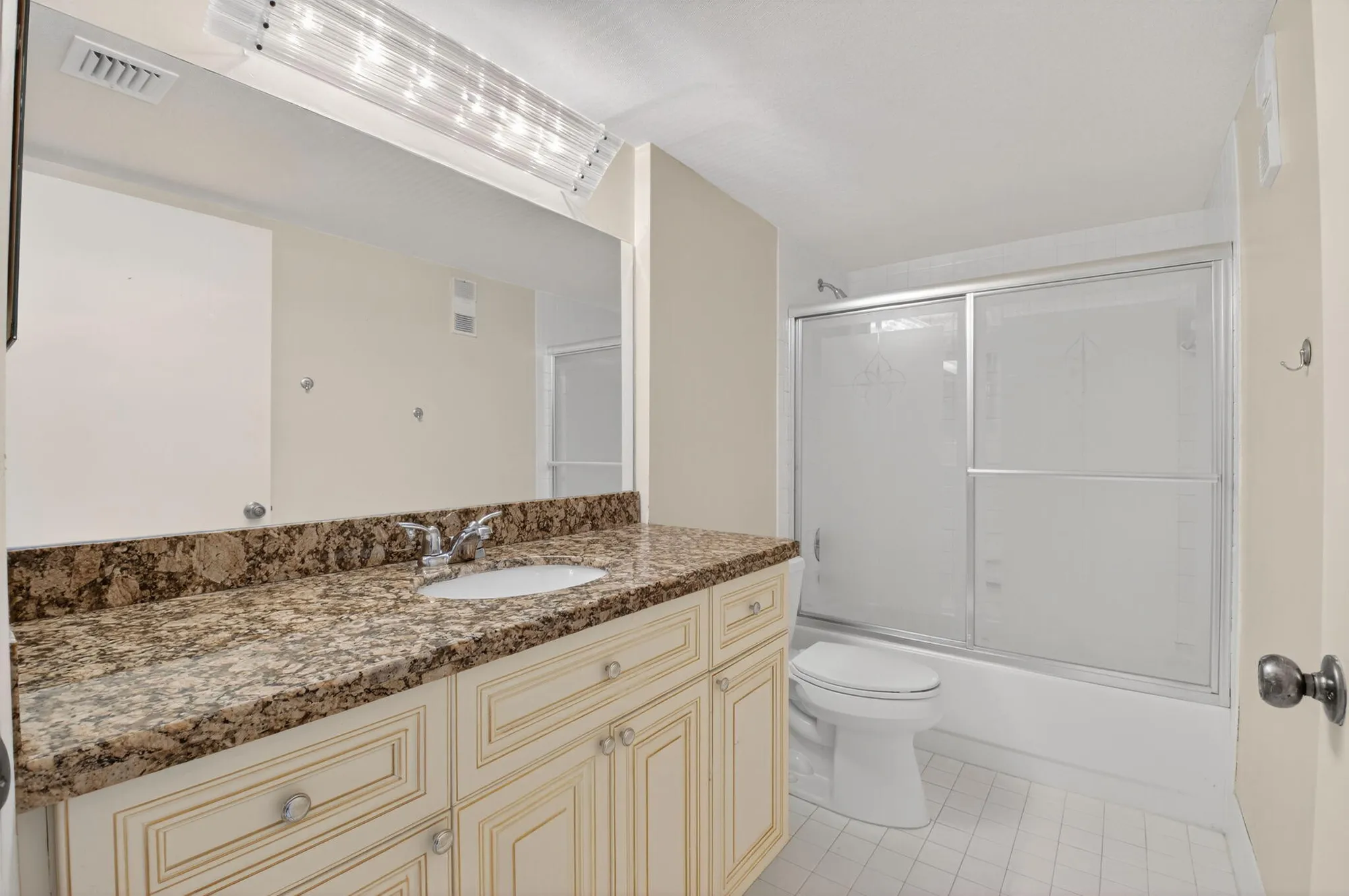Property Slideshow image 23 of 74 | 6112 huntwick ter 106, Delray Beach, FL, 33484