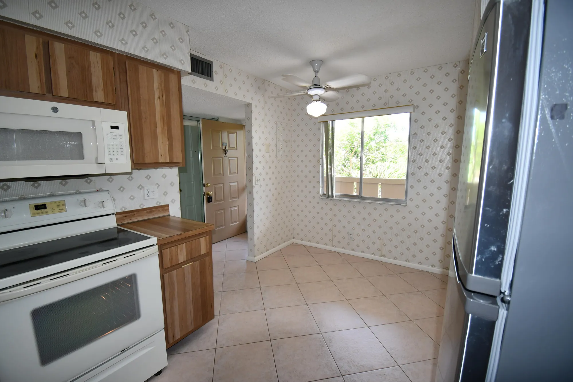 Property Slideshow image 6 of 44 | 14375 strathmore ln 402, Delray Beach, FL, 33446