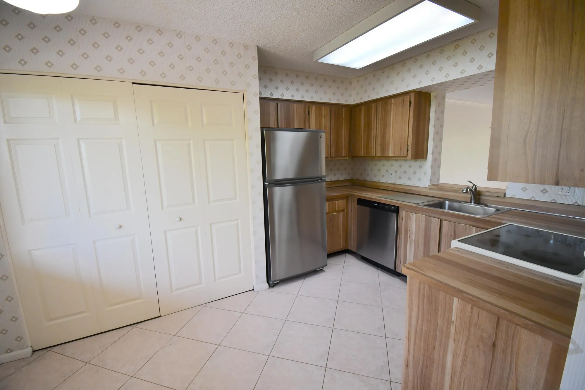 Property Slideshow image 5 of 44 | 14375 strathmore ln 402, Delray Beach, FL, 33446