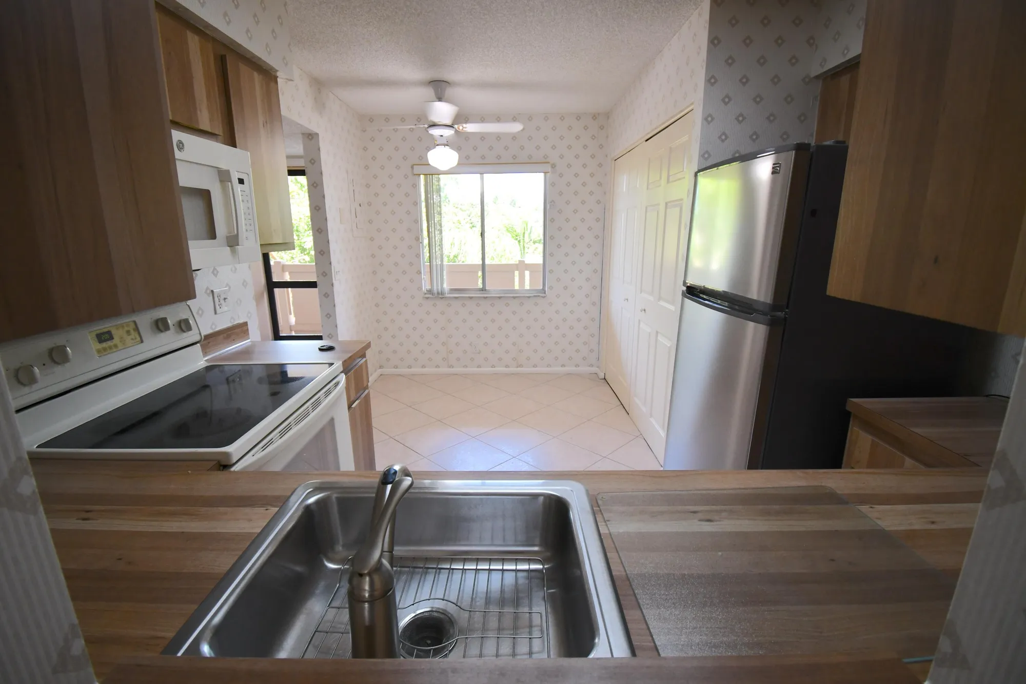 Property Slideshow image 7 of 44 | 14375 strathmore ln 402, Delray Beach, FL, 33446