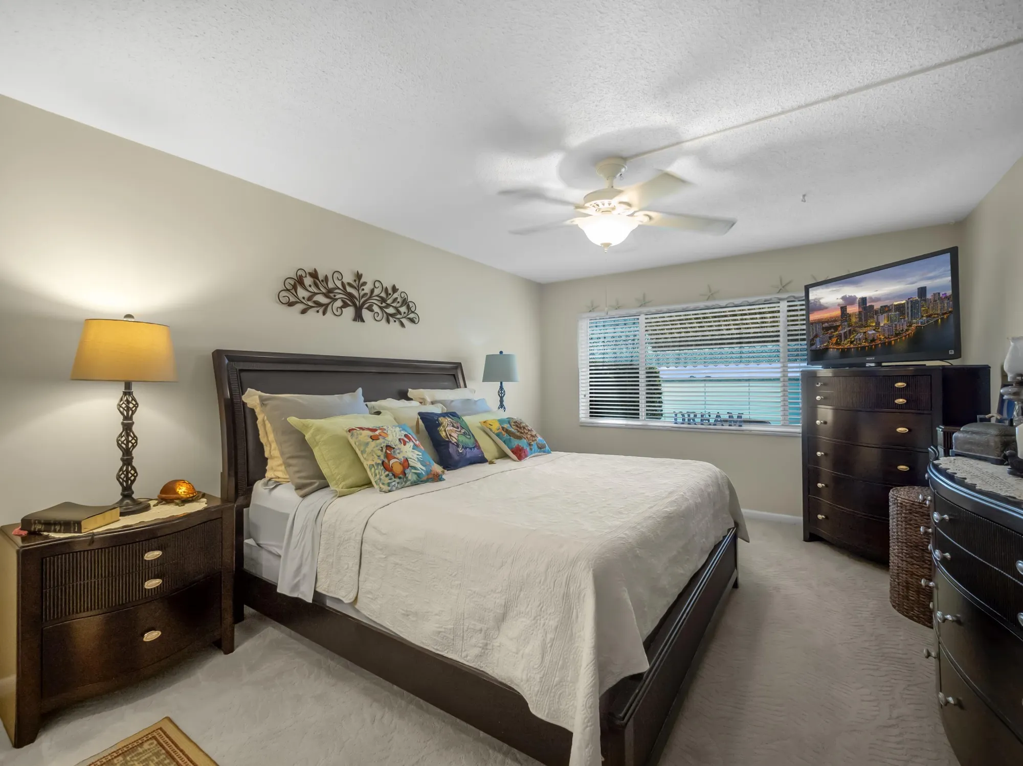 Property Slideshow image 12 of 27 | 52 yacht club dr apt 103, North Palm Beach, FL, 33408