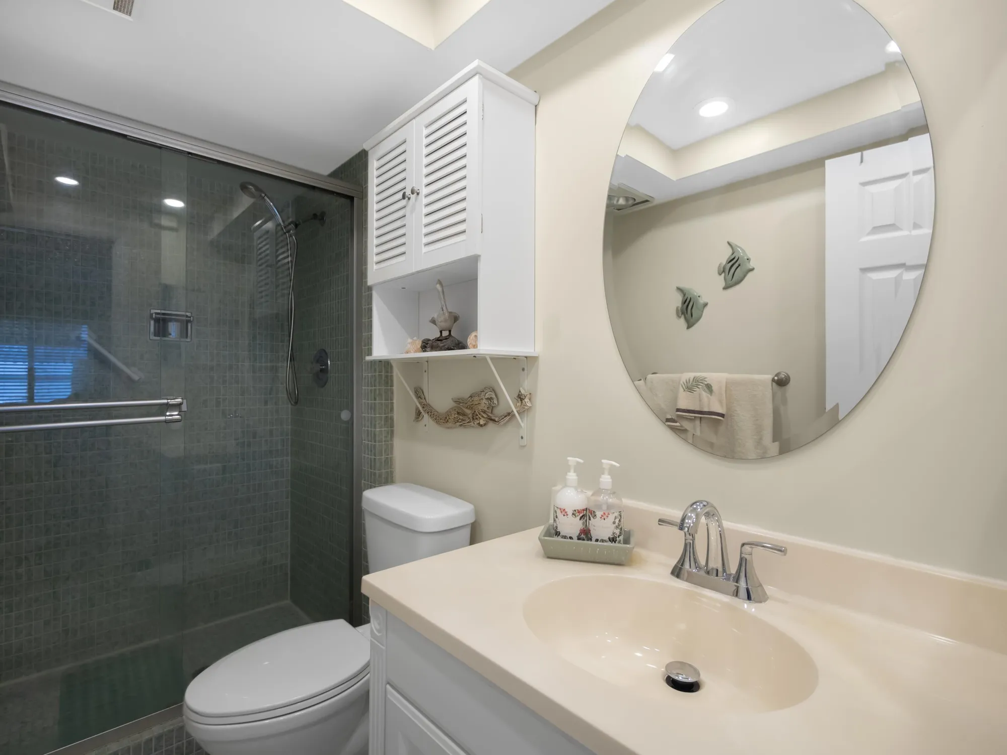 Property Slideshow image 13 of 27 | 52 yacht club dr apt 103, North Palm Beach, FL, 33408