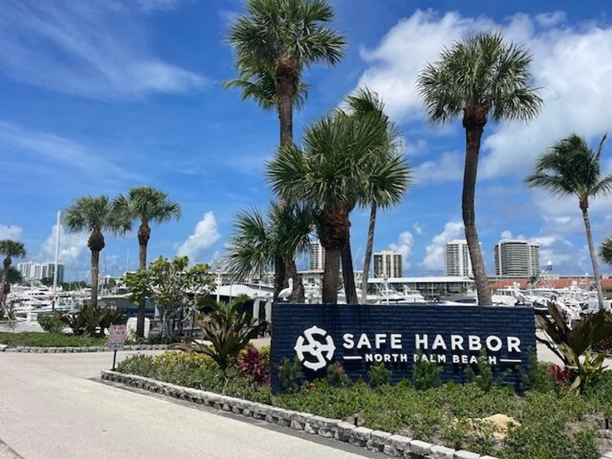 Property Slideshow image 18 of 27 | 52 yacht club dr apt 103, North Palm Beach, FL, 33408