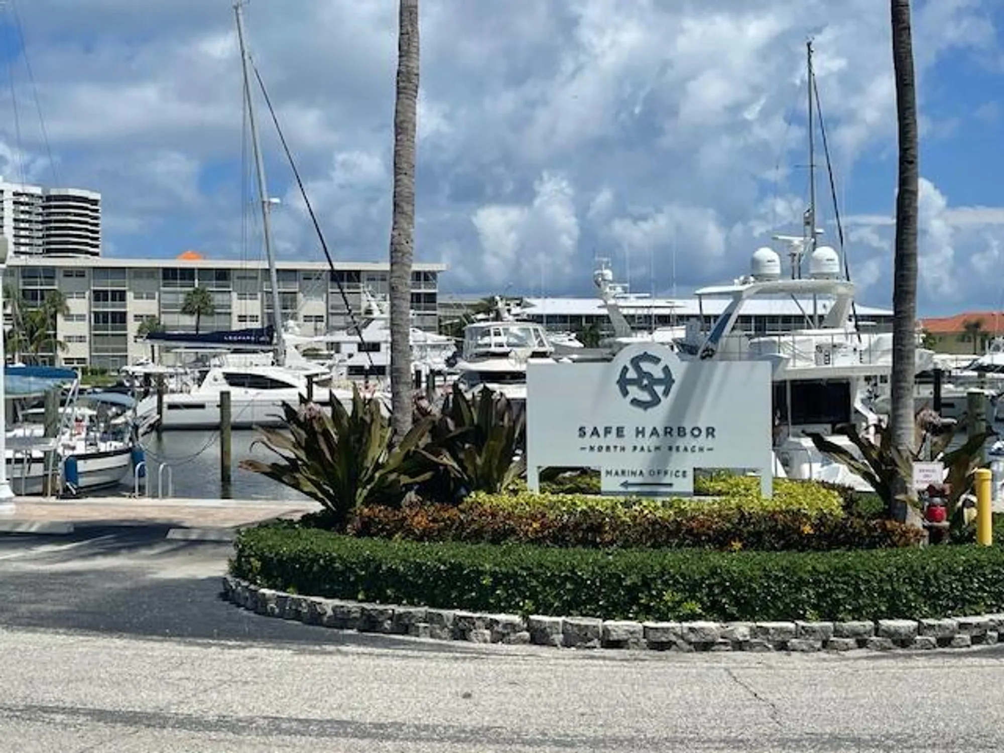 Property Slideshow image 20 of 27 | 52 yacht club dr apt 103, North Palm Beach, FL, 33408