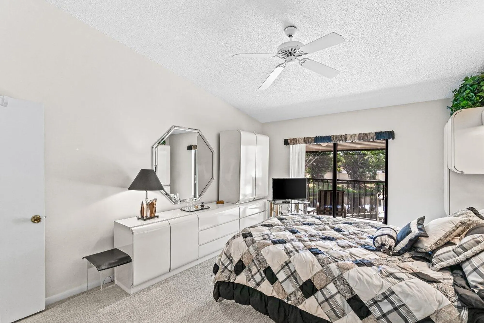 Property Slideshow image 12 of 55 | 5020 golfview ct 1422, Delray Beach, FL, 33484