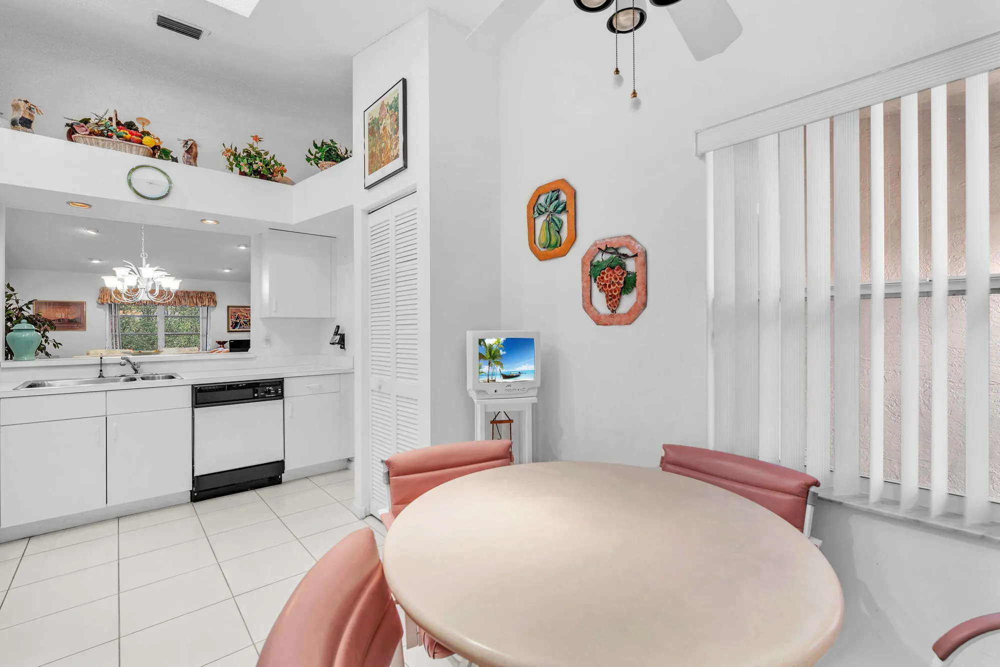 Property Slideshow image 11 of 43 | 9976 seacrest cir d, Boynton Beach, FL, 33437