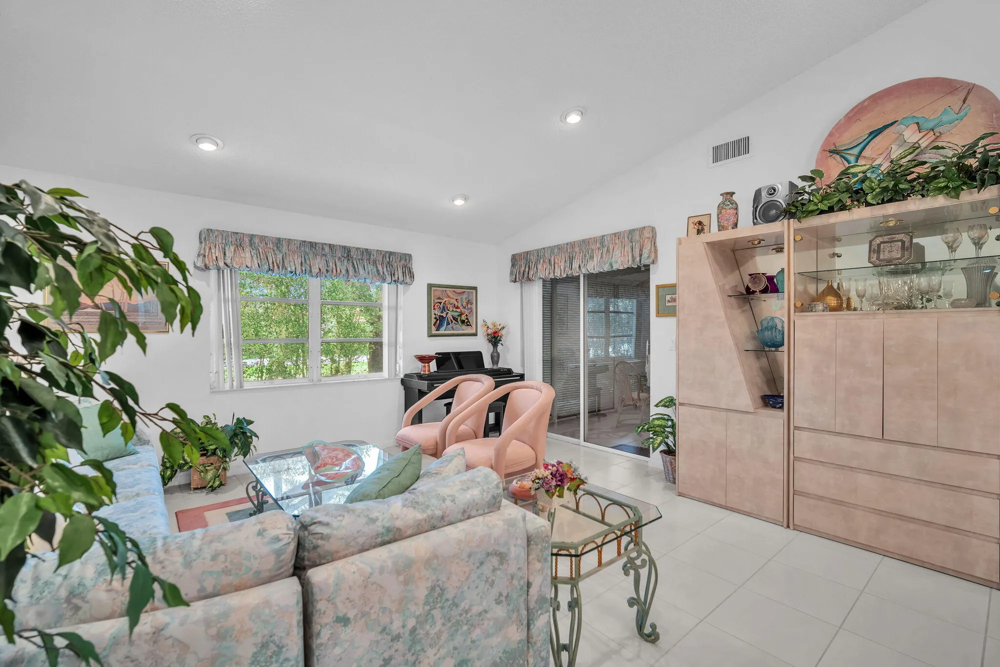 Property Slideshow image 15 of 43 | 9976 seacrest cir d, Boynton Beach, FL, 33437