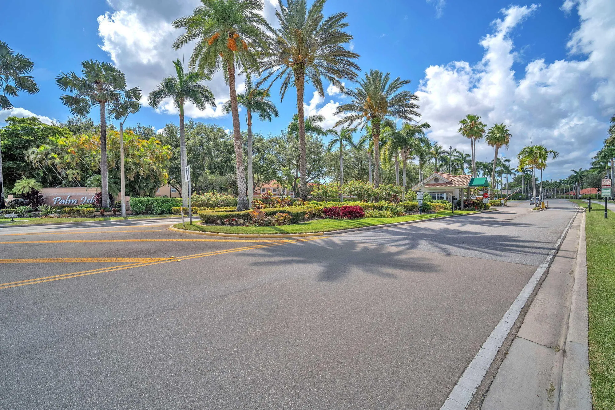 Property Slideshow image 35 of 43 | 9976 seacrest cir d, Boynton Beach, FL, 33437