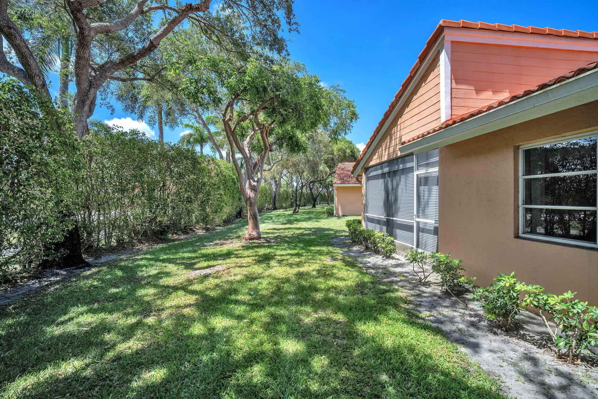 Property Slideshow image 31 of 43 | 9976 seacrest cir d, Boynton Beach, FL, 33437