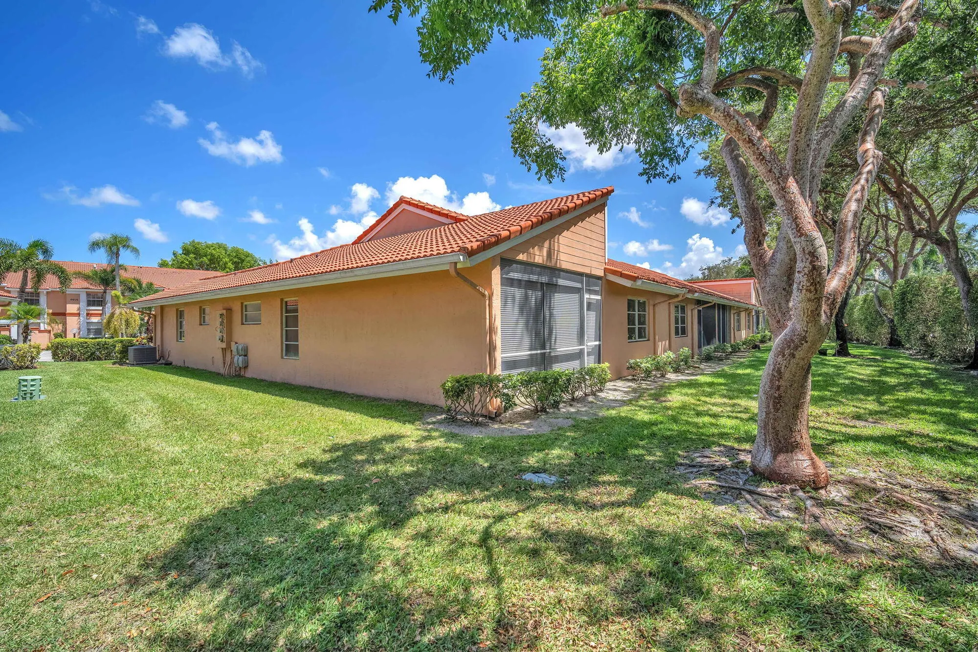 Property Slideshow image 32 of 43 | 9976 seacrest cir d, Boynton Beach, FL, 33437