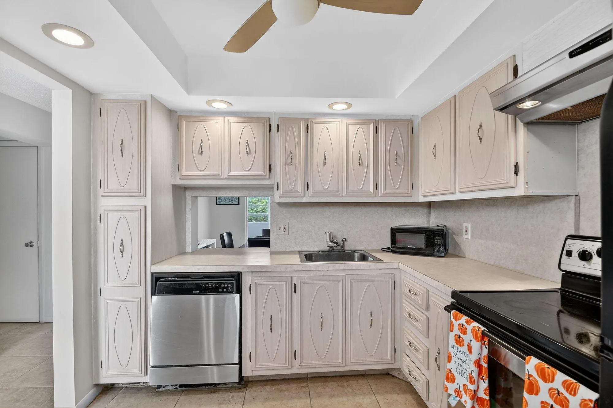 Property Slideshow image 9 of 48 | 2615 ne 3rd ct apt 315, Boynton Beach, FL, 33435