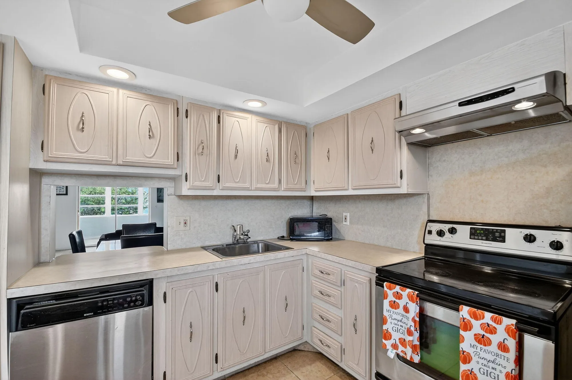 Property Slideshow image 11 of 48 | 2615 ne 3rd ct apt 315, Boynton Beach, FL, 33435