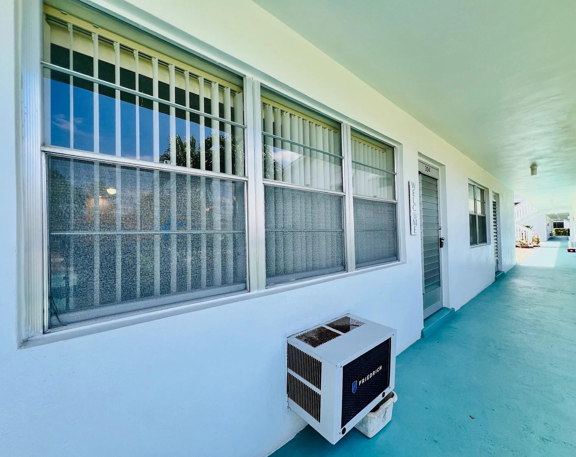 Property Slideshow image 11 of 16 | 304 sheffield m, West Palm Beach, FL, 33417