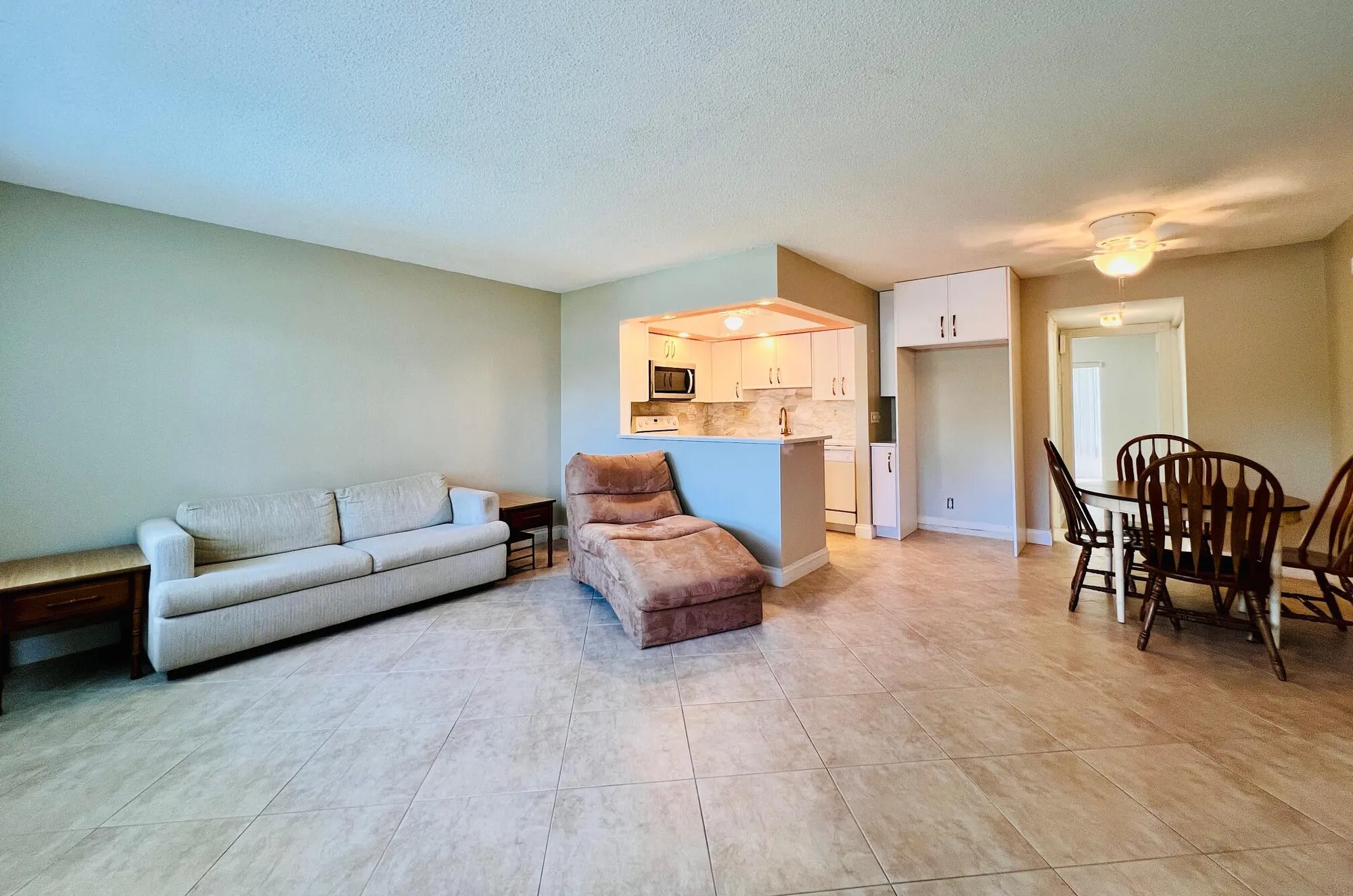 Property Slideshow image 5 of 16 | 304 sheffield m, West Palm Beach, FL, 33417