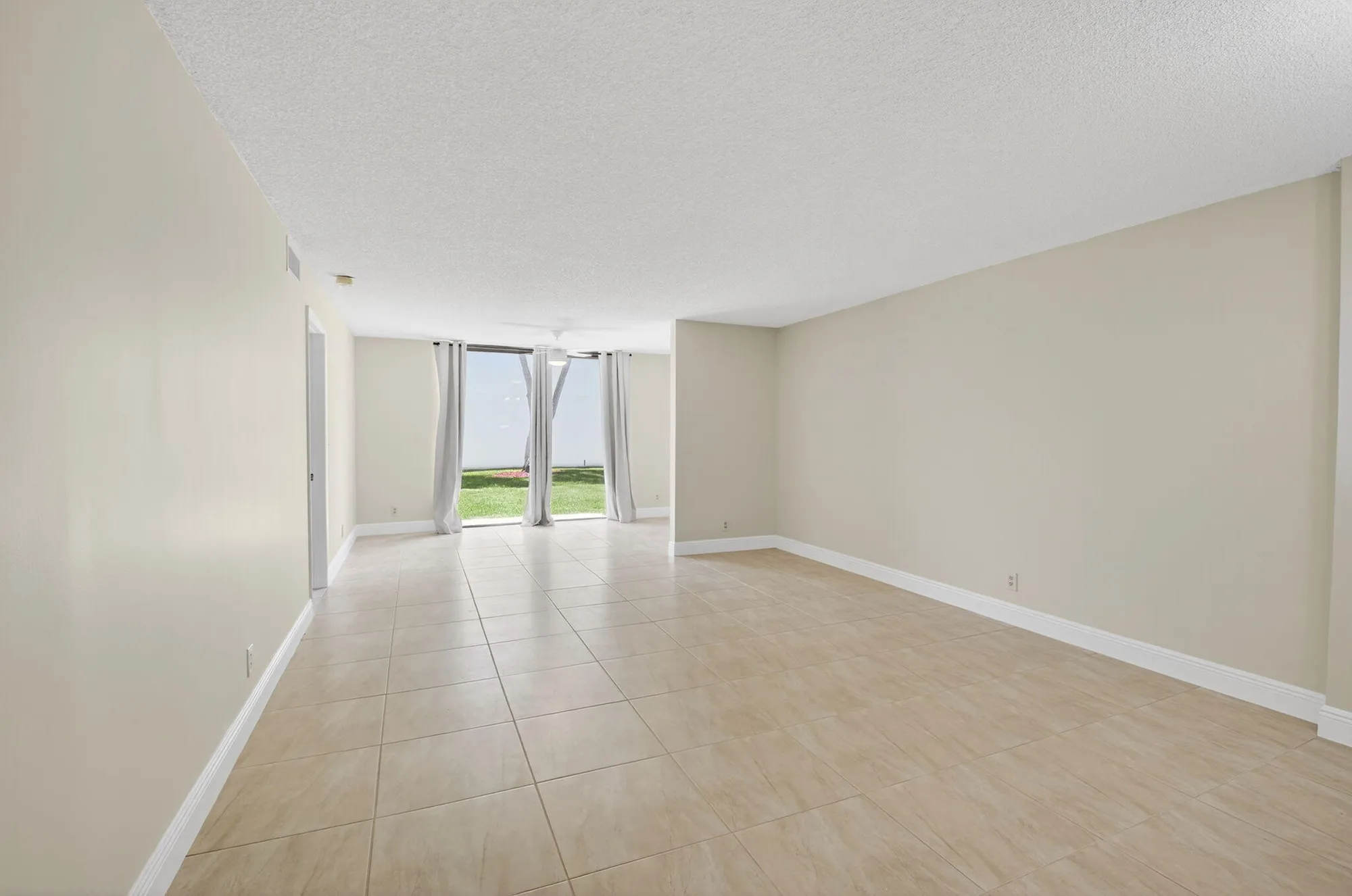 Property Slideshow image 13 of 61 | 5574 witney dr 104, Delray Beach, FL, 33484