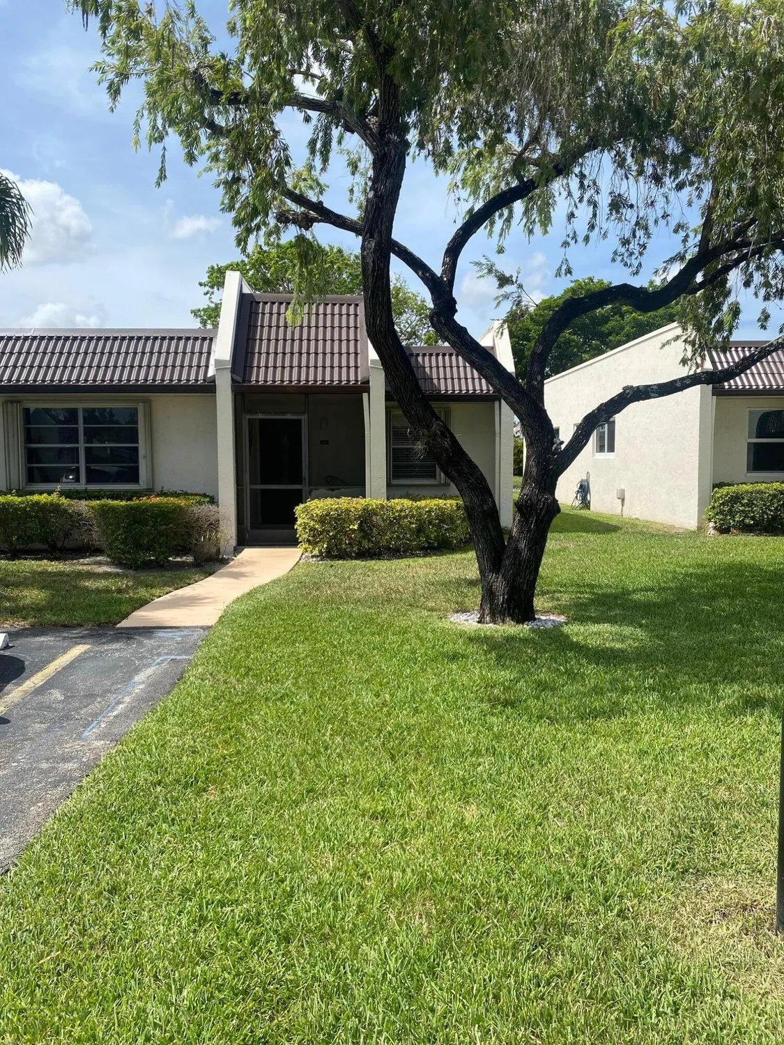 Property Slideshow image 1 of 18 | 121 lake rebecca dr, West Palm Beach, FL, 33411