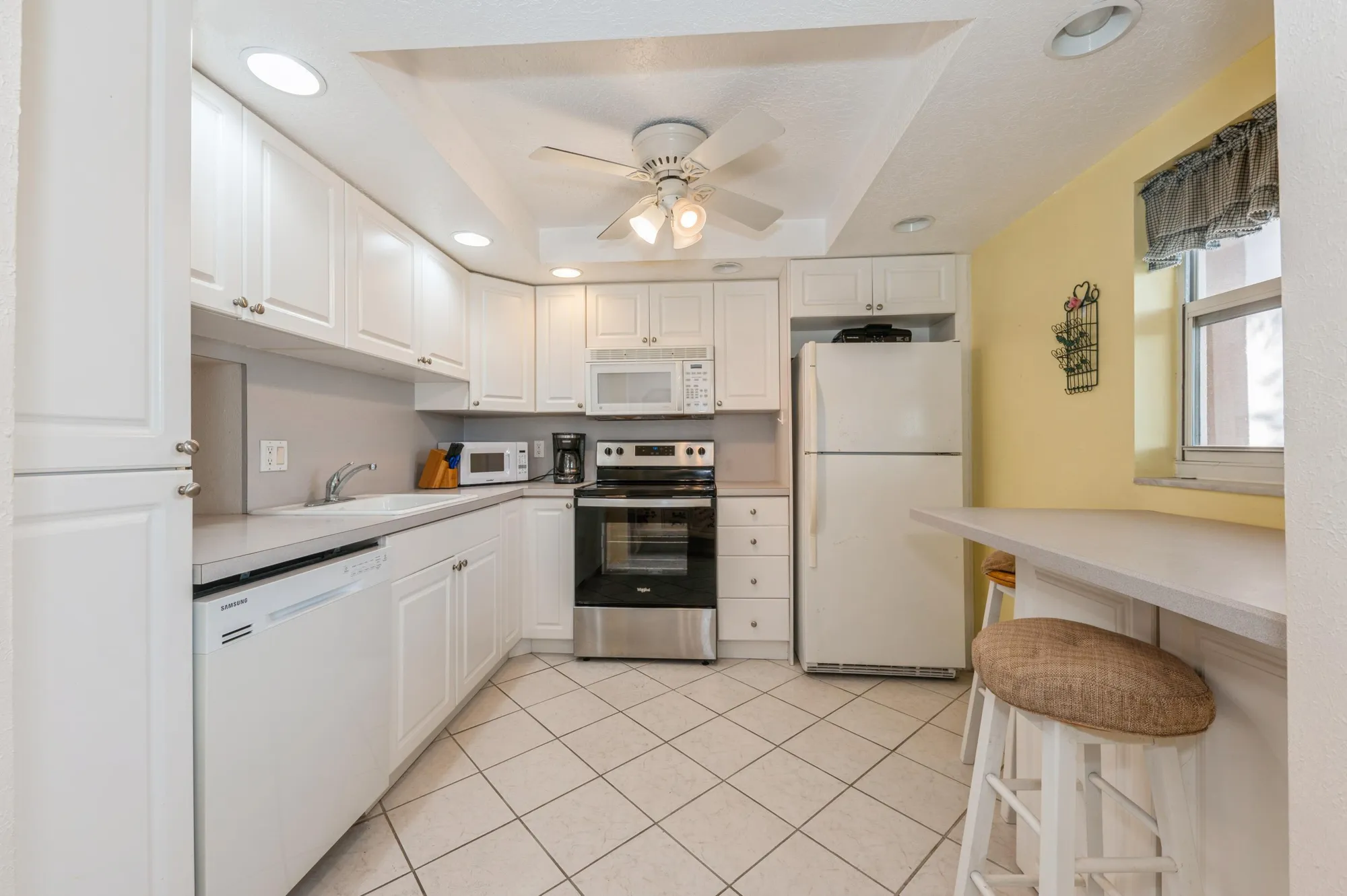 Property Slideshow image 14 of 42 | 230 ne 26th ave apt 213, Boynton Beach, FL, 33435