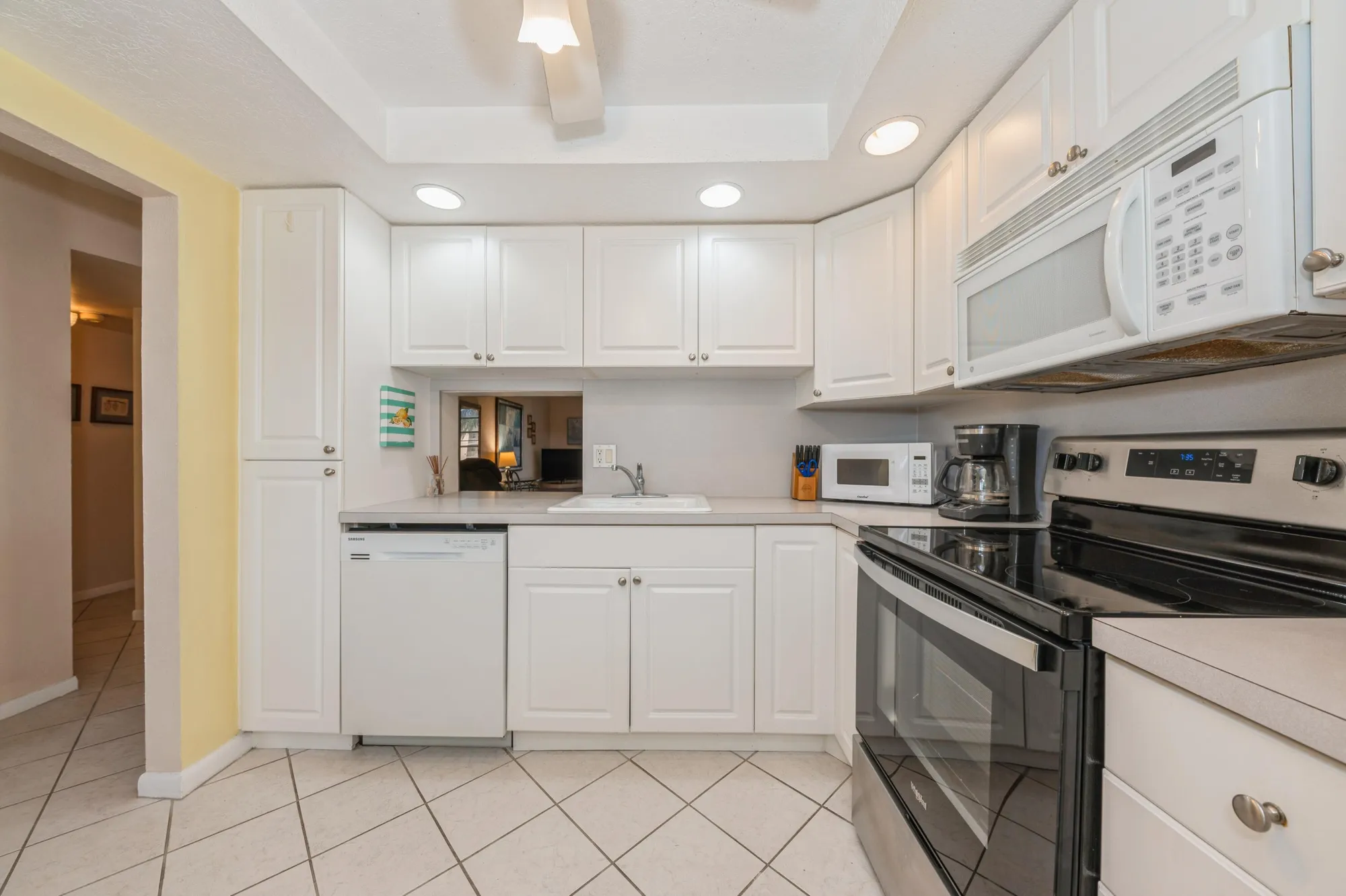 Property Slideshow image 15 of 42 | 230 ne 26th ave apt 213, Boynton Beach, FL, 33435