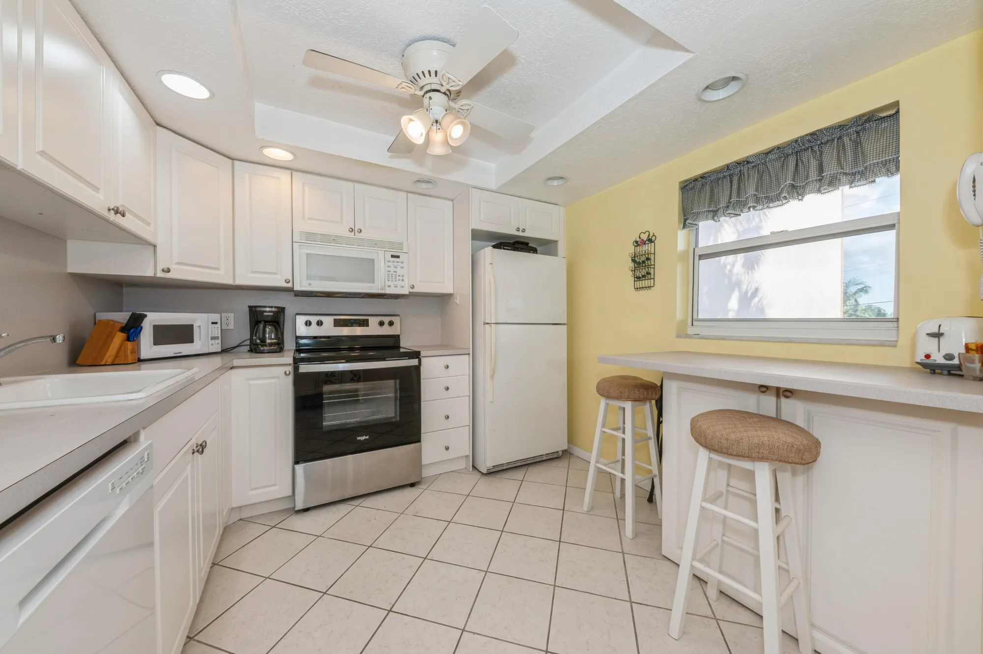 Property Slideshow image 16 of 42 | 230 ne 26th ave apt 213, Boynton Beach, FL, 33435