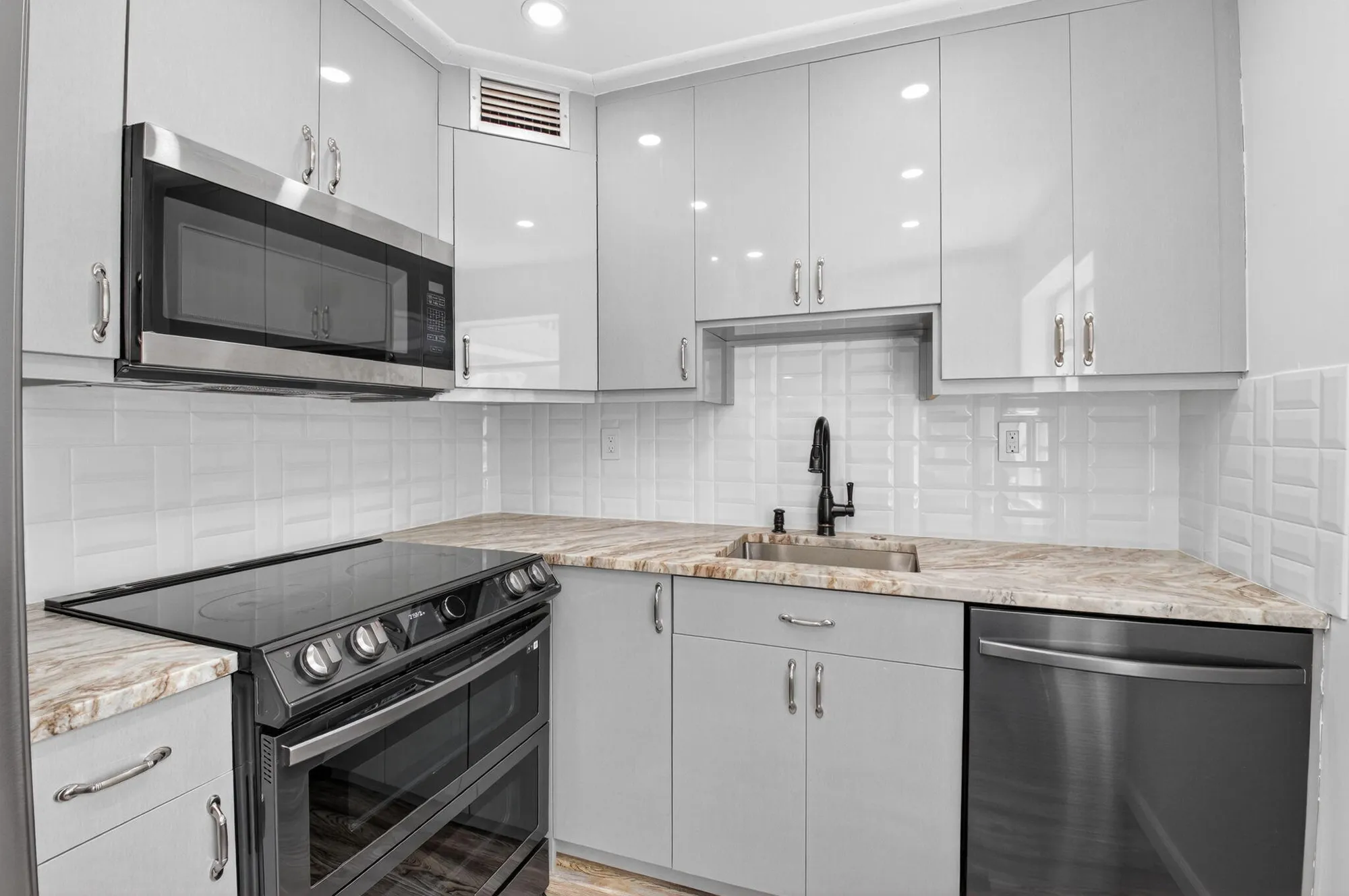 Property Slideshow image 7 of 42 | 102 normandy ln c, Delray Beach, FL, 33484