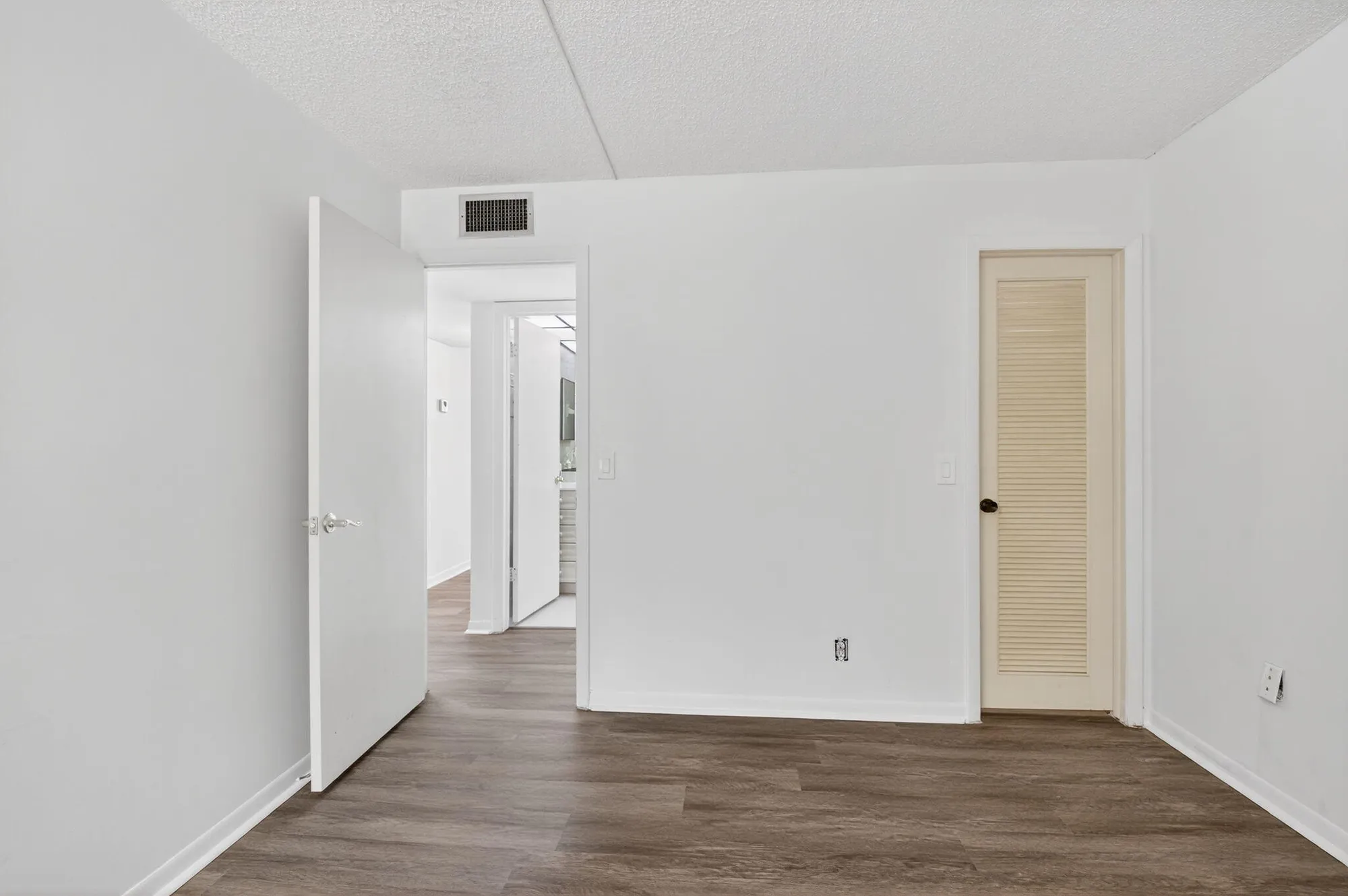 Property Slideshow image 12 of 42 | 102 normandy ln c, Delray Beach, FL, 33484