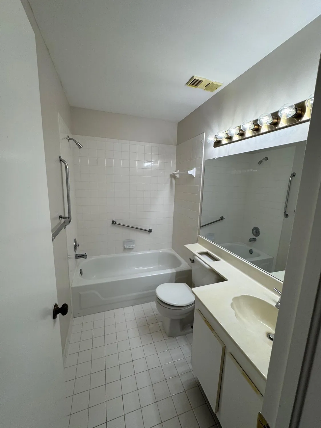 Property Slideshow image 15 of 24 | 7626 tahiti ln apt 204, Lake Worth, FL, 33467