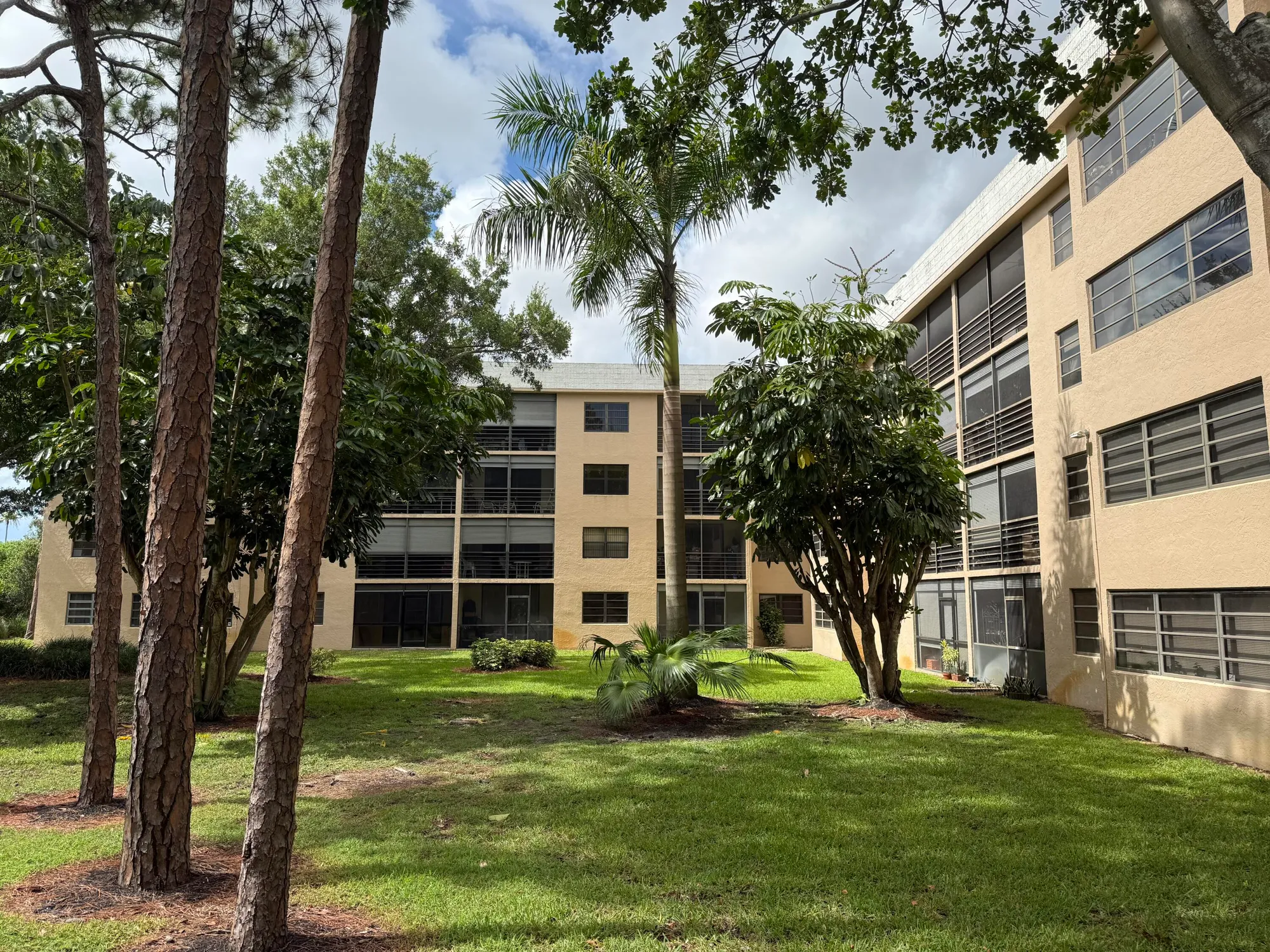 Property Slideshow image 14 of 18 | 4760 lucerne lakes blvd 206, Lake Worth, FL, 33467