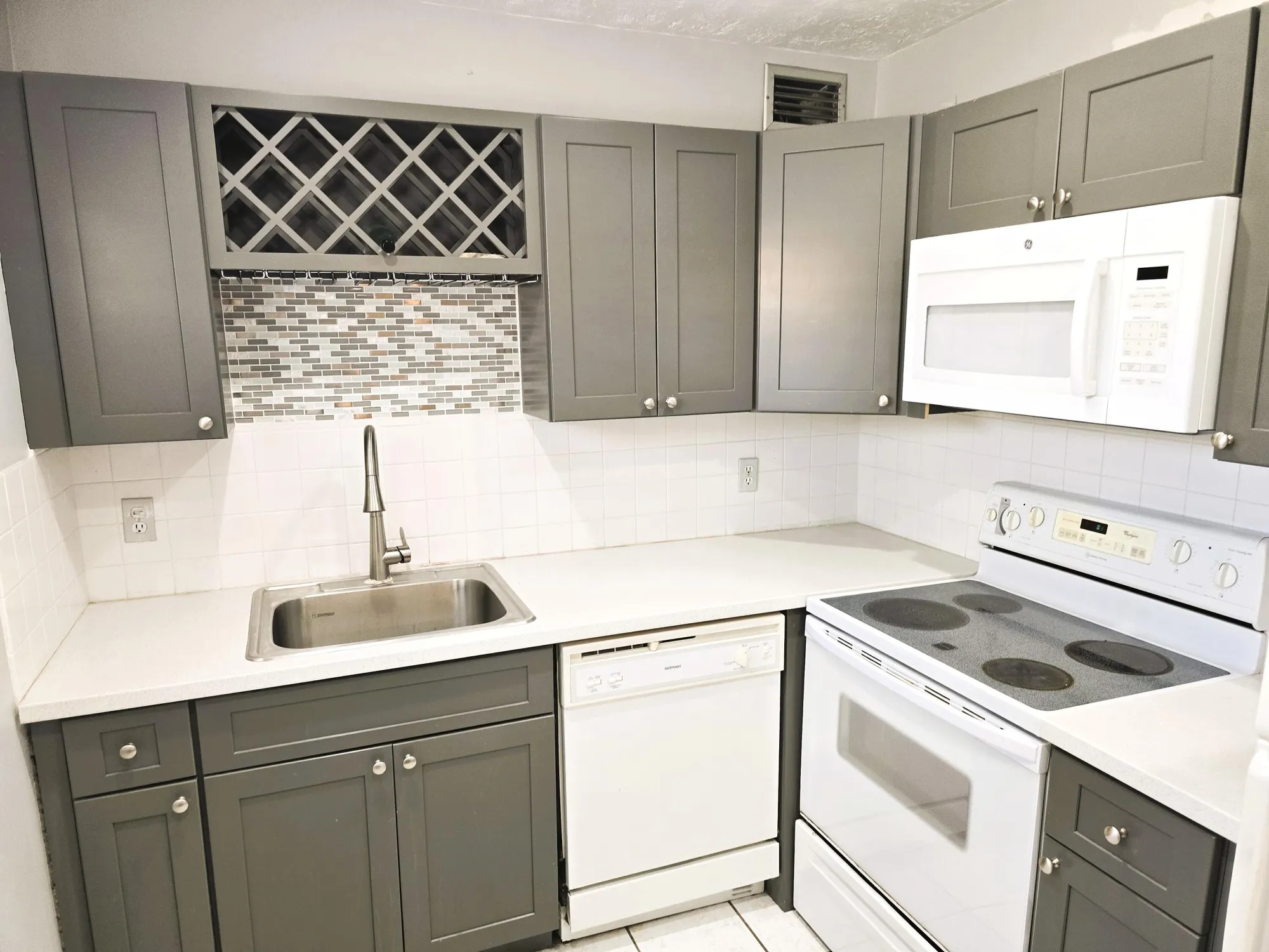 Property Slideshow image 1 of 27 | 89 saxony b b, Delray Beach, FL, 33446