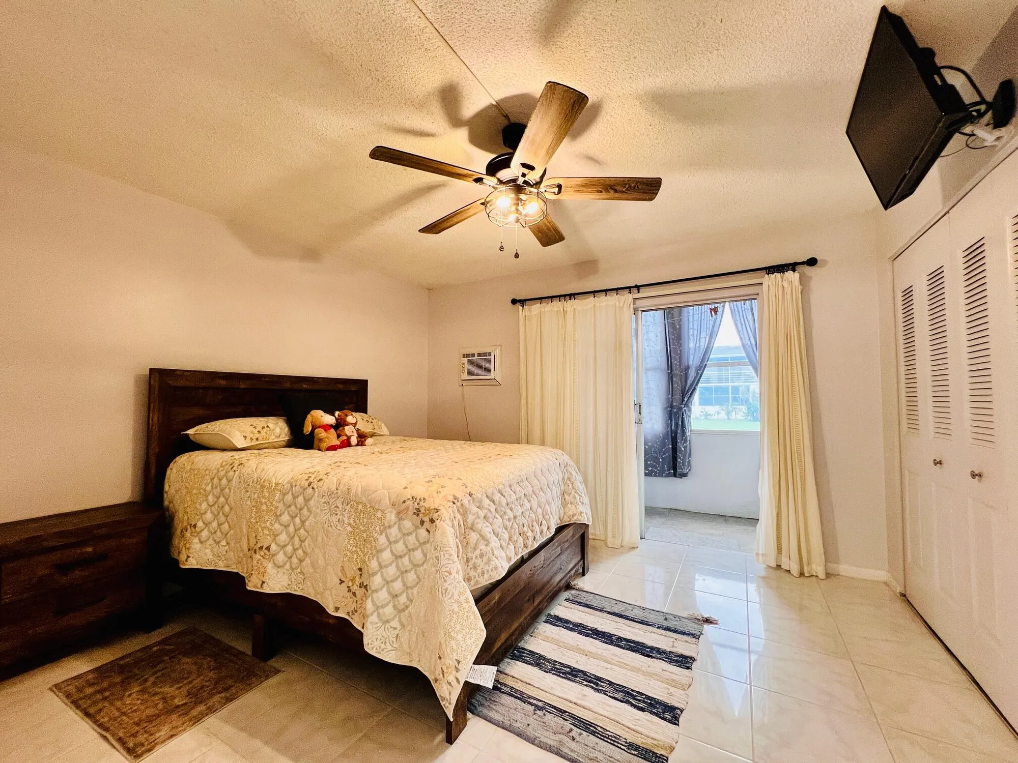 Property Slideshow image 9 of 16 | 399 sheffield q, West Palm Beach, FL, 33417