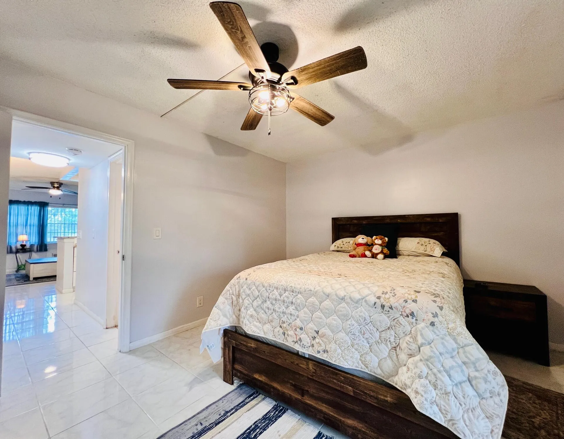 Property Slideshow image 8 of 16 | 399 sheffield q, West Palm Beach, FL, 33417