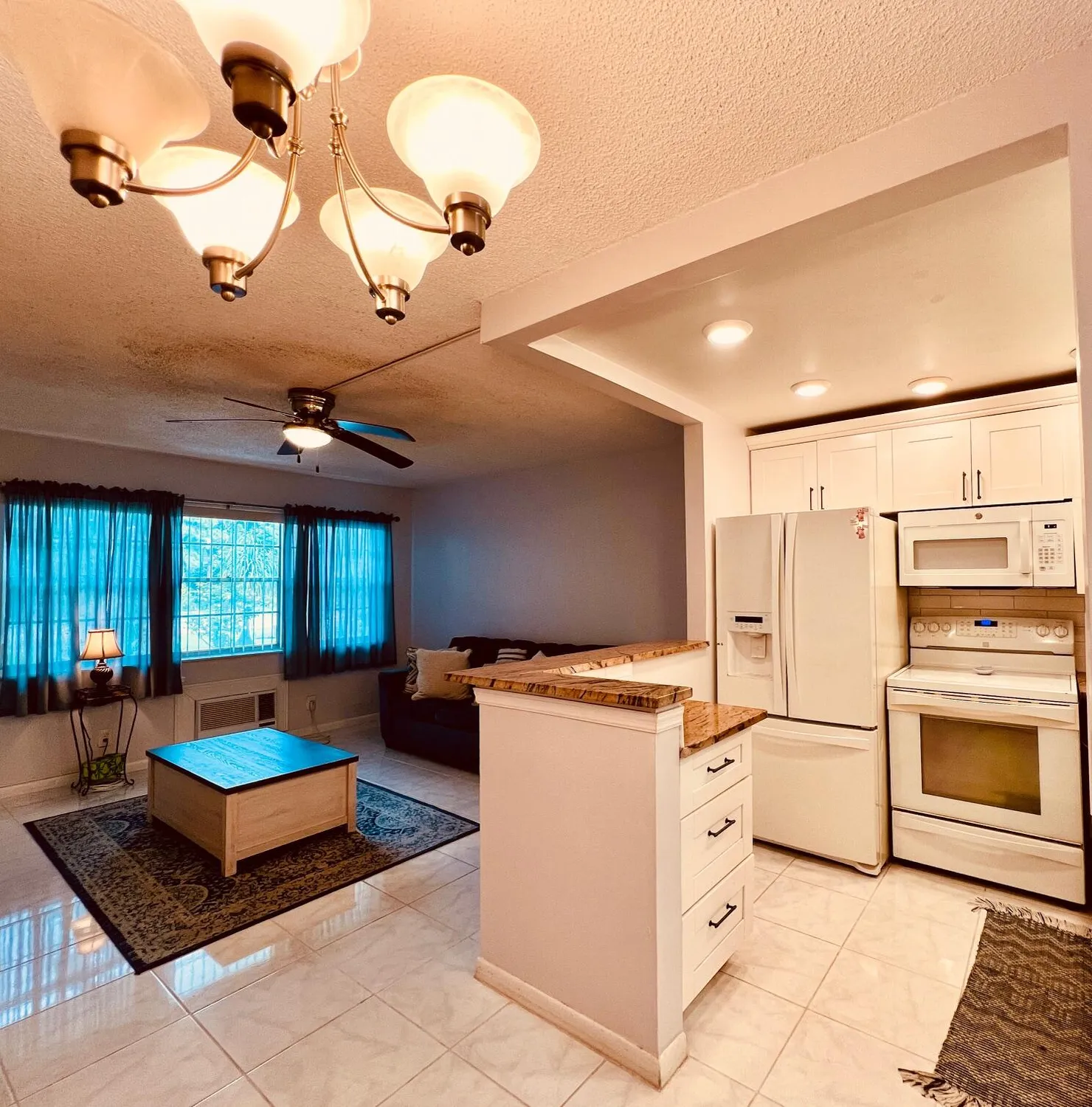 Property Slideshow image 6 of 16 | 399 sheffield q, West Palm Beach, FL, 33417