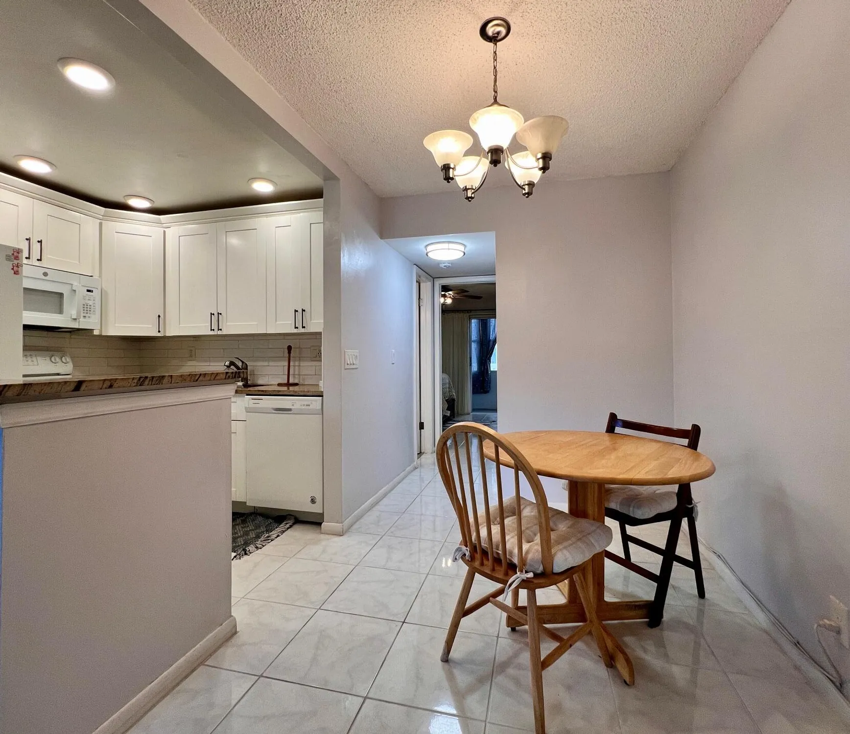 Property Slideshow image 4 of 16 | 399 sheffield q, West Palm Beach, FL, 33417