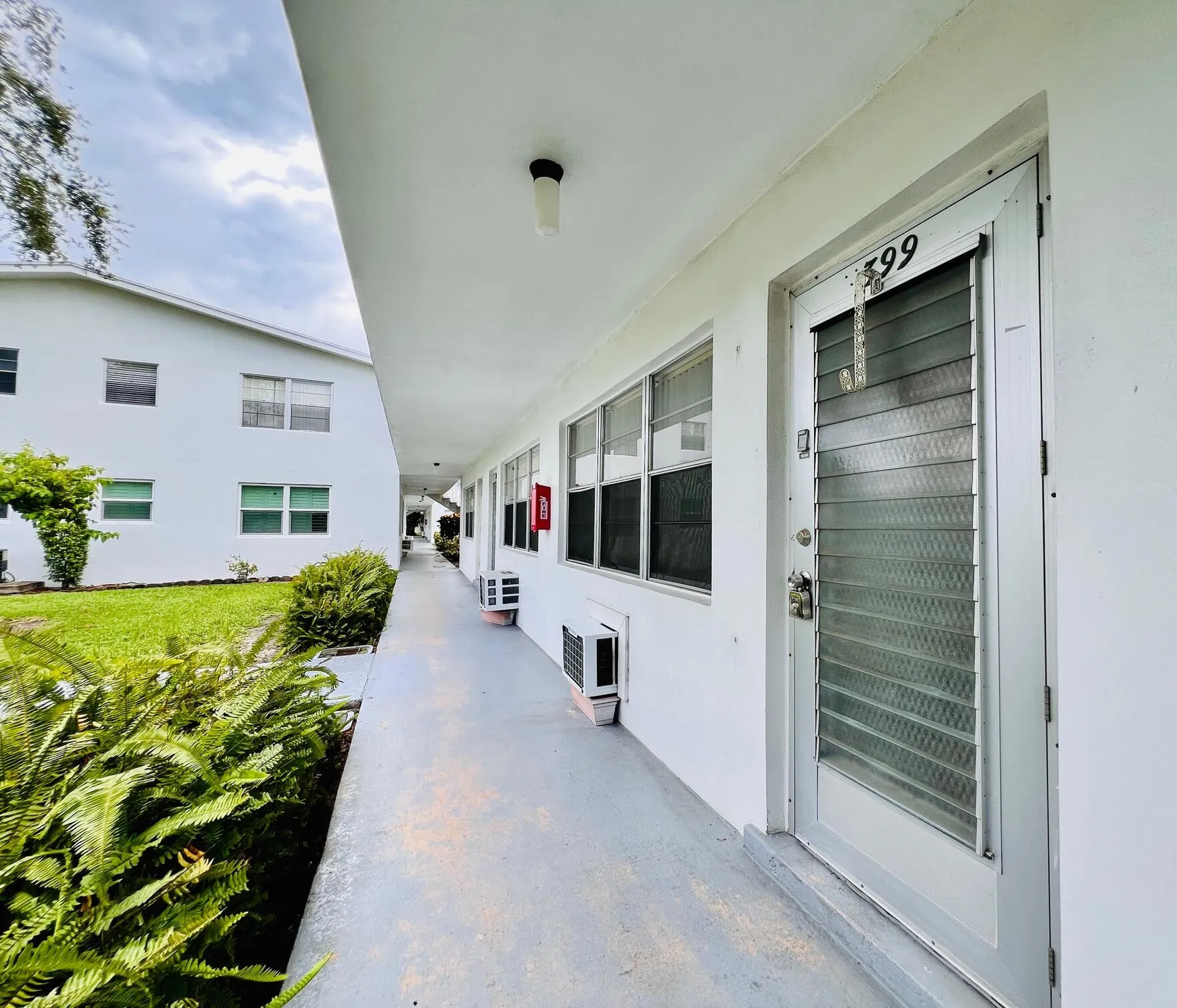 Property Slideshow image 11 of 16 | 399 sheffield q, West Palm Beach, FL, 33417