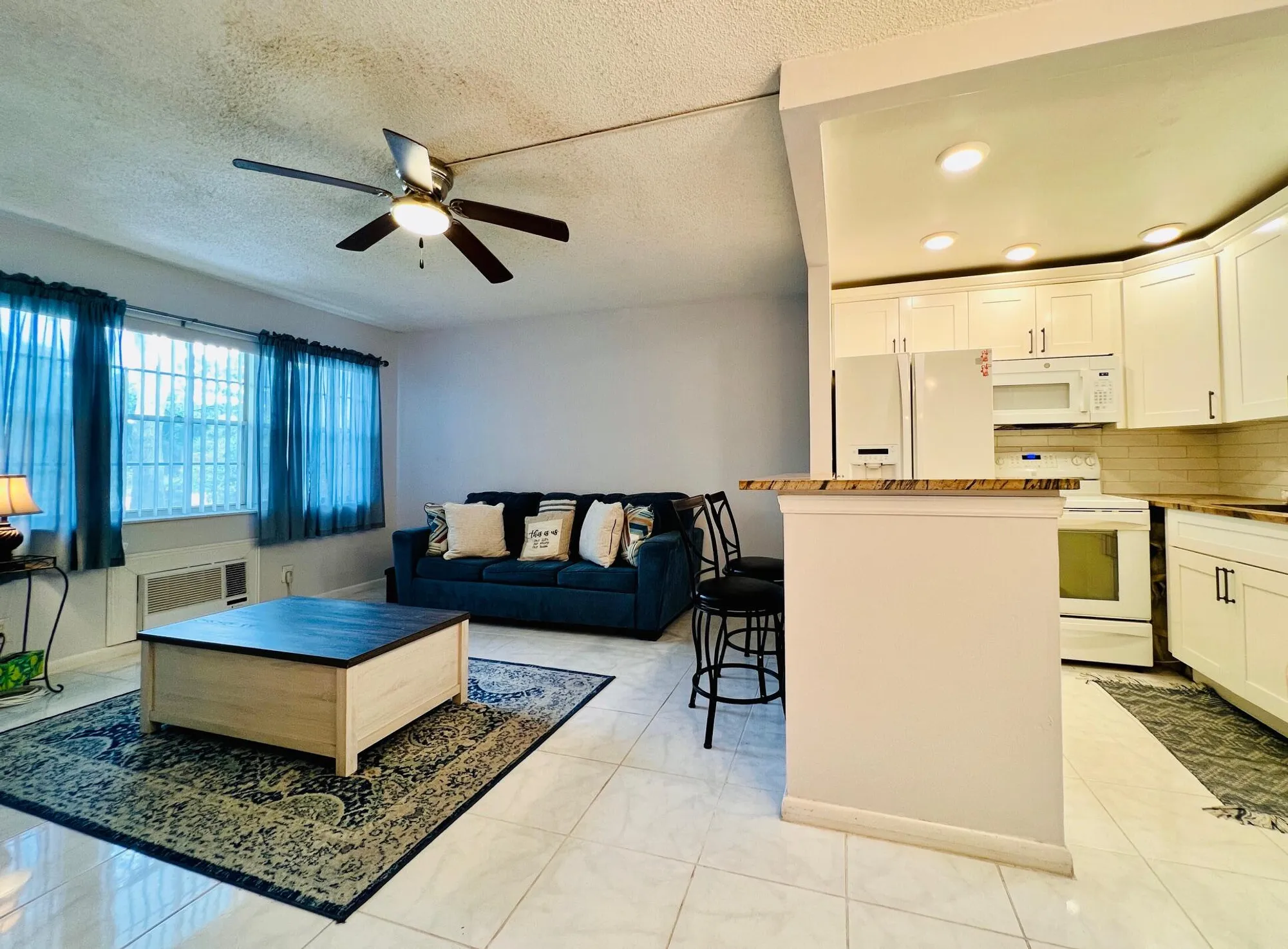 Property Slideshow image 5 of 16 | 399 sheffield q, West Palm Beach, FL, 33417