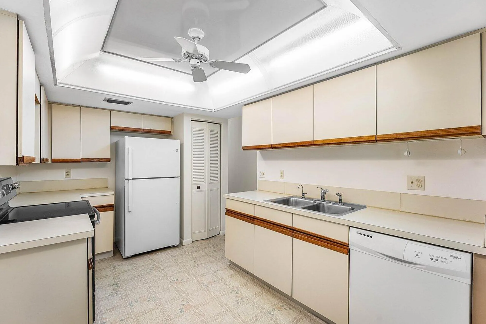 Property Slideshow image 13 of 34 | 5944 forest grove dr apt 3, Boynton Beach, FL, 33437