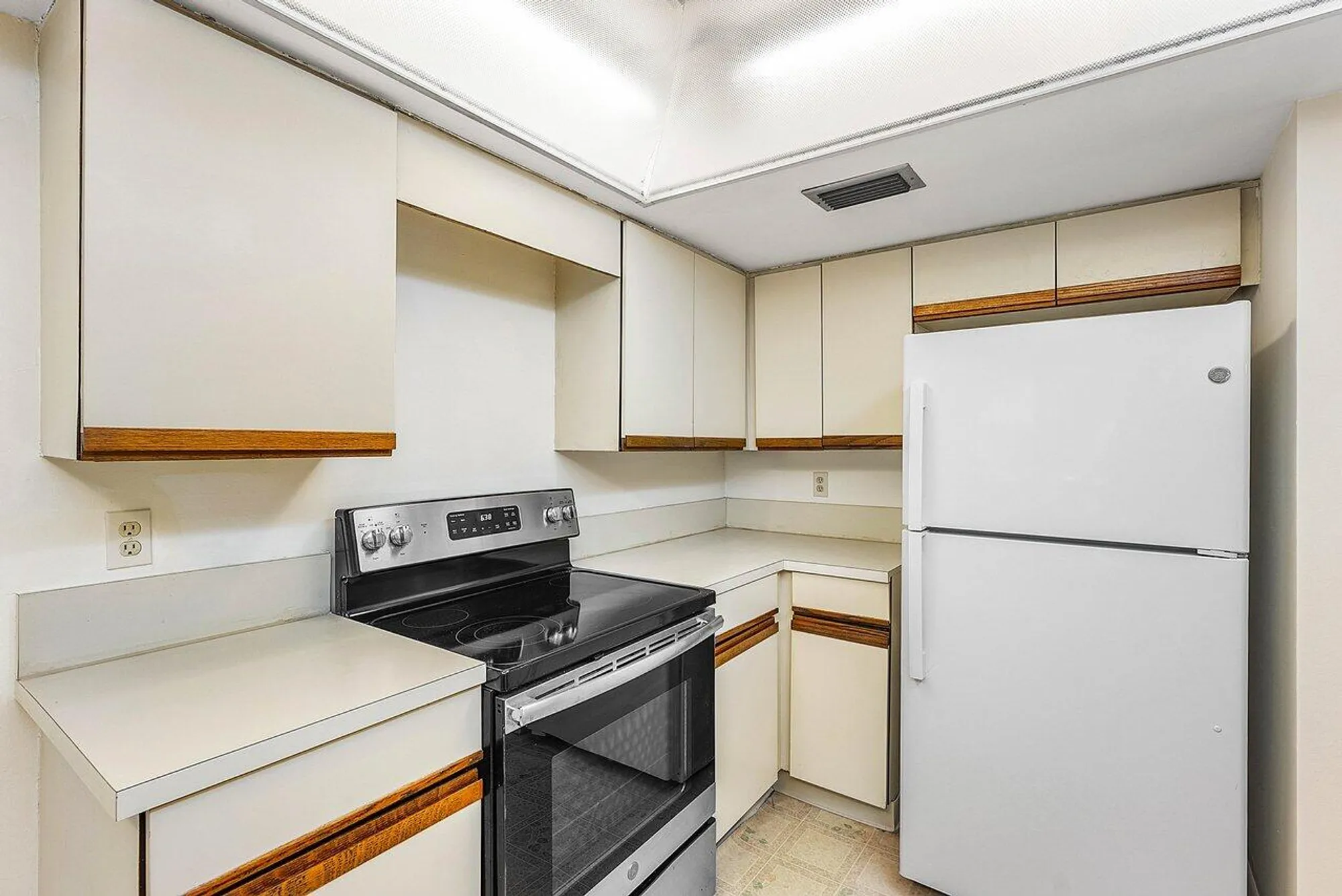Property Slideshow image 14 of 34 | 5944 forest grove dr apt 3, Boynton Beach, FL, 33437