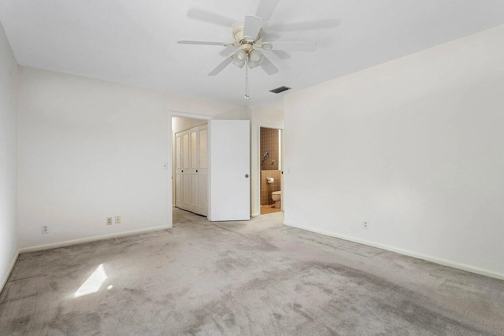 Property Slideshow image 20 of 34 | 5944 forest grove dr apt 3, Boynton Beach, FL, 33437